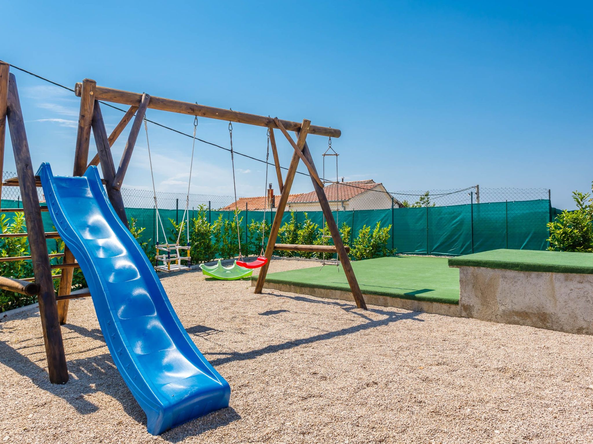 Villa Kamenica  im mediterranen Stil mit Innen- und Außenpool-Image-tags.info