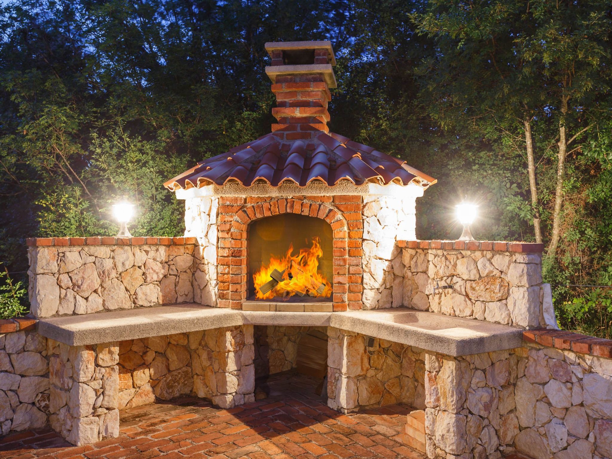 Villa Kamenica  im mediterranen Stil mit Innen- und Außenpool-Image-tags.info