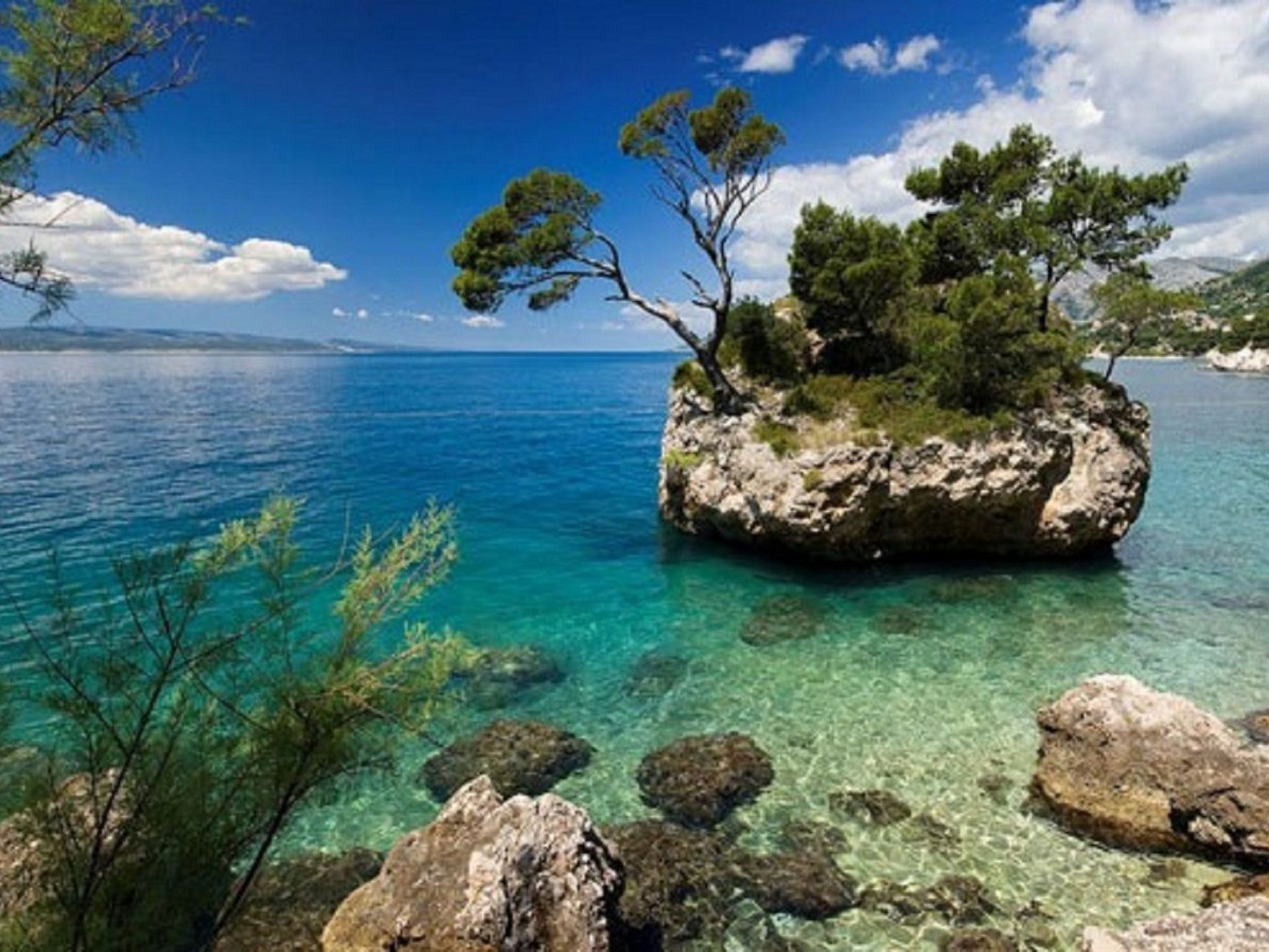 Villa Kamenica  im mediterranen Stil mit Innen- und Außenpool-Image-tags.info