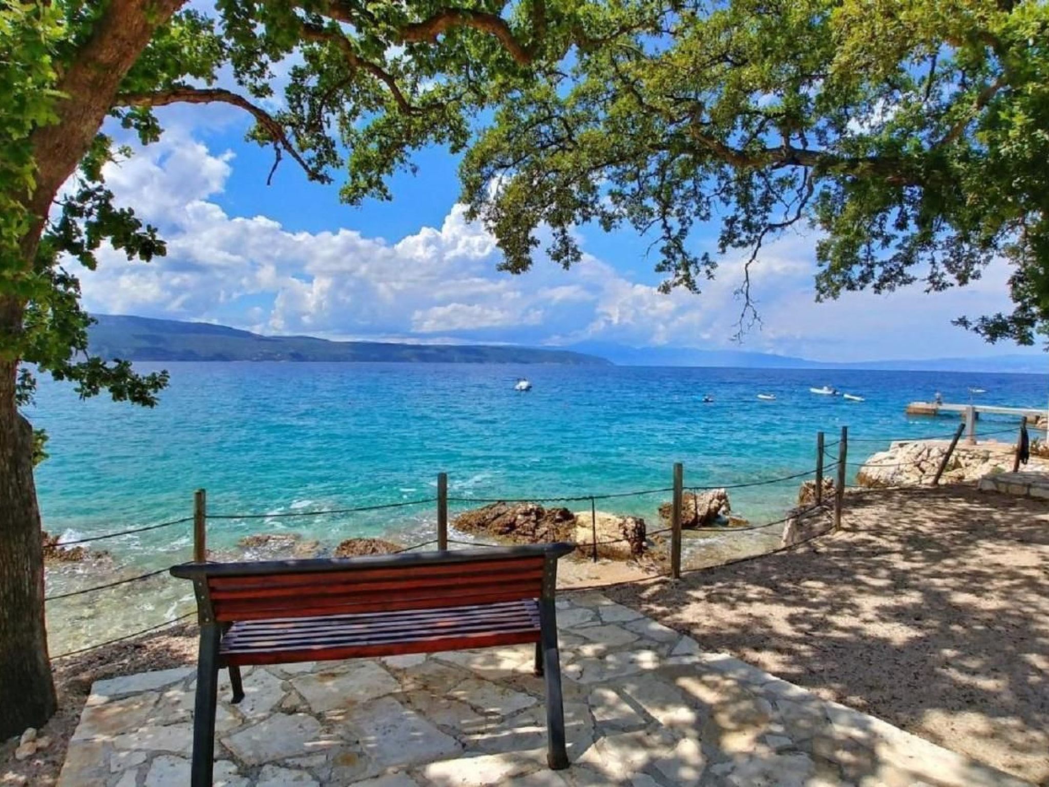 Villa Kamenica  im mediterranen Stil mit Innen- und Außenpool-Image-tags.info