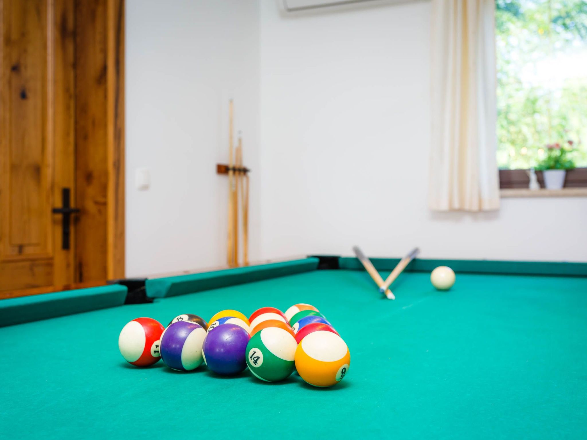 Villa Kamenica  im mediterranen Stil mit Innen- und Außenpool-Image-tags.info