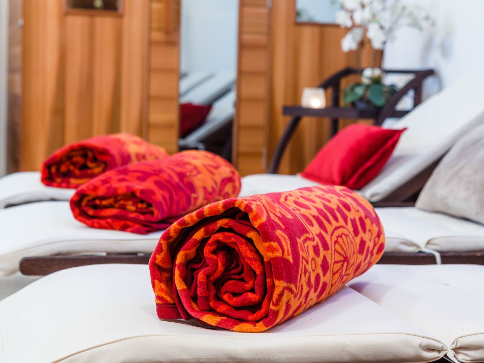 Villa Kamenica  im mediterranen Stil mit Innen- und Außenpool-Image-tags.info