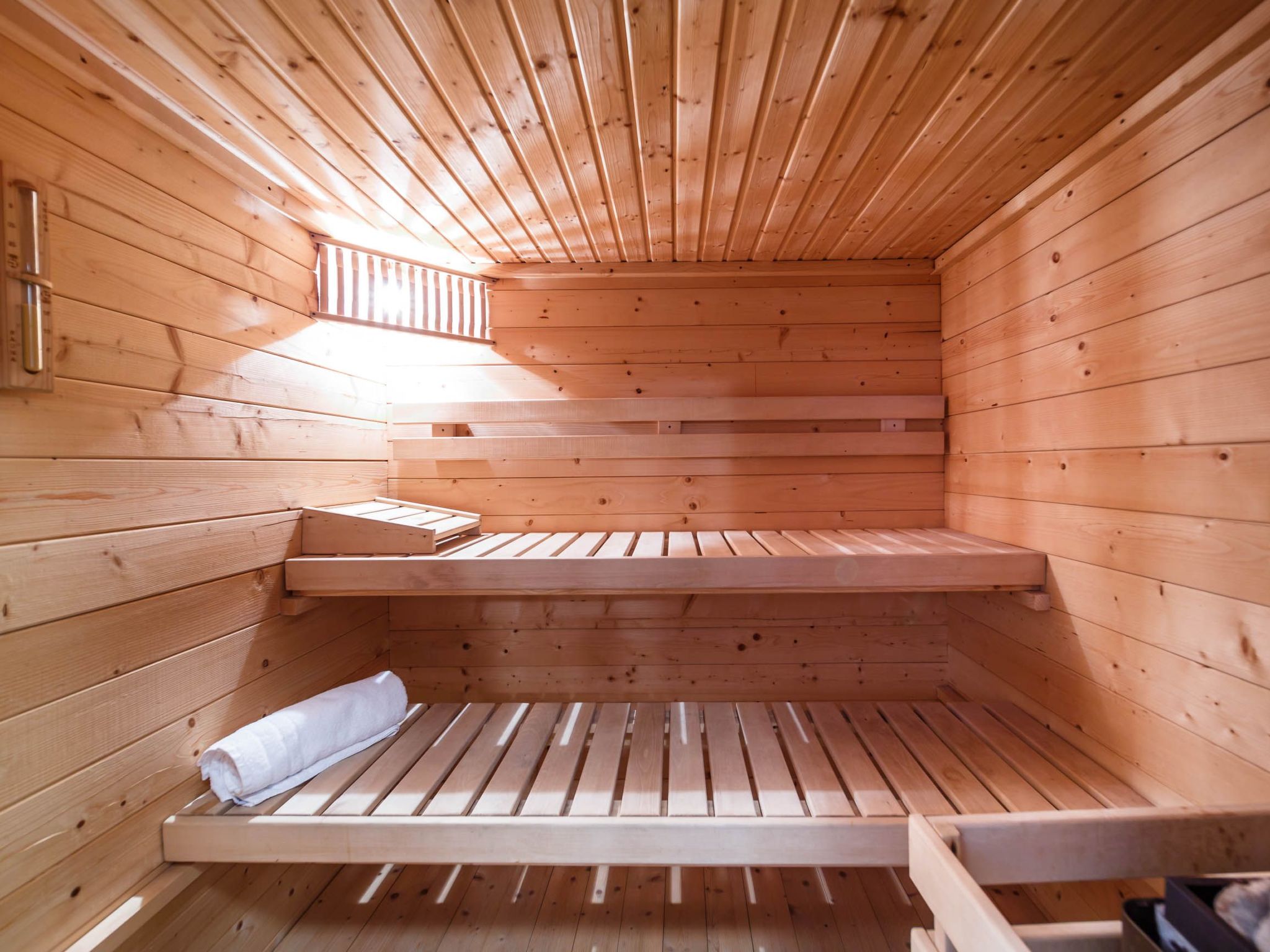 Villa Kamenica  im mediterranen Stil mit Innen- und Außenpool-Image-tags.info