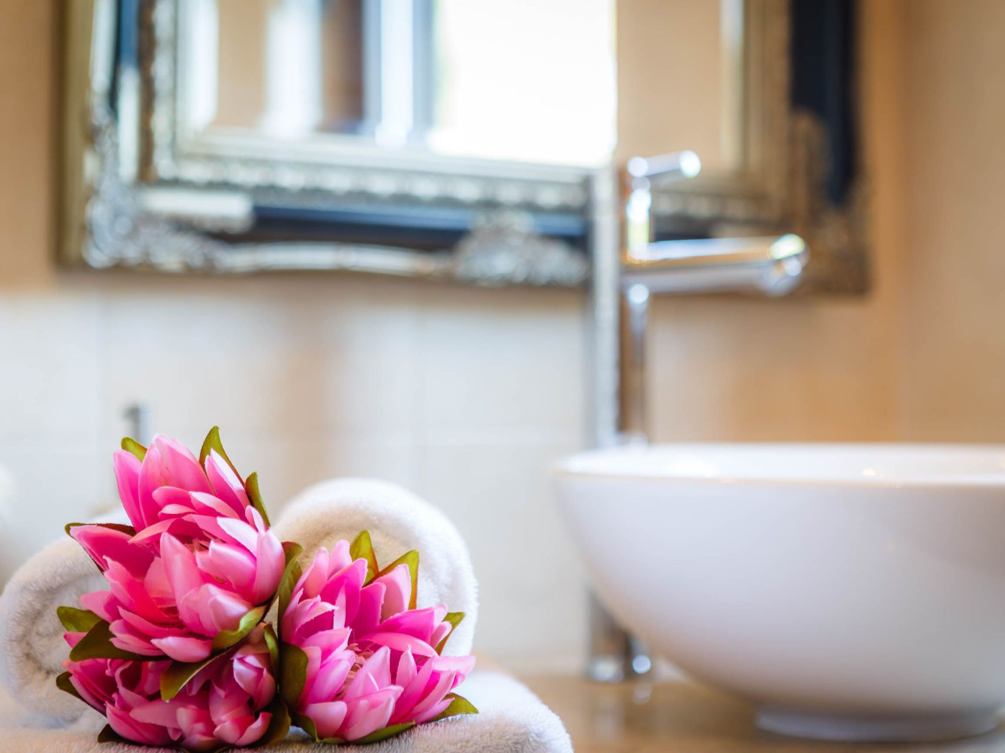 Villa Kamenica  im mediterranen Stil mit Innen- und Außenpool-Image-tags.info