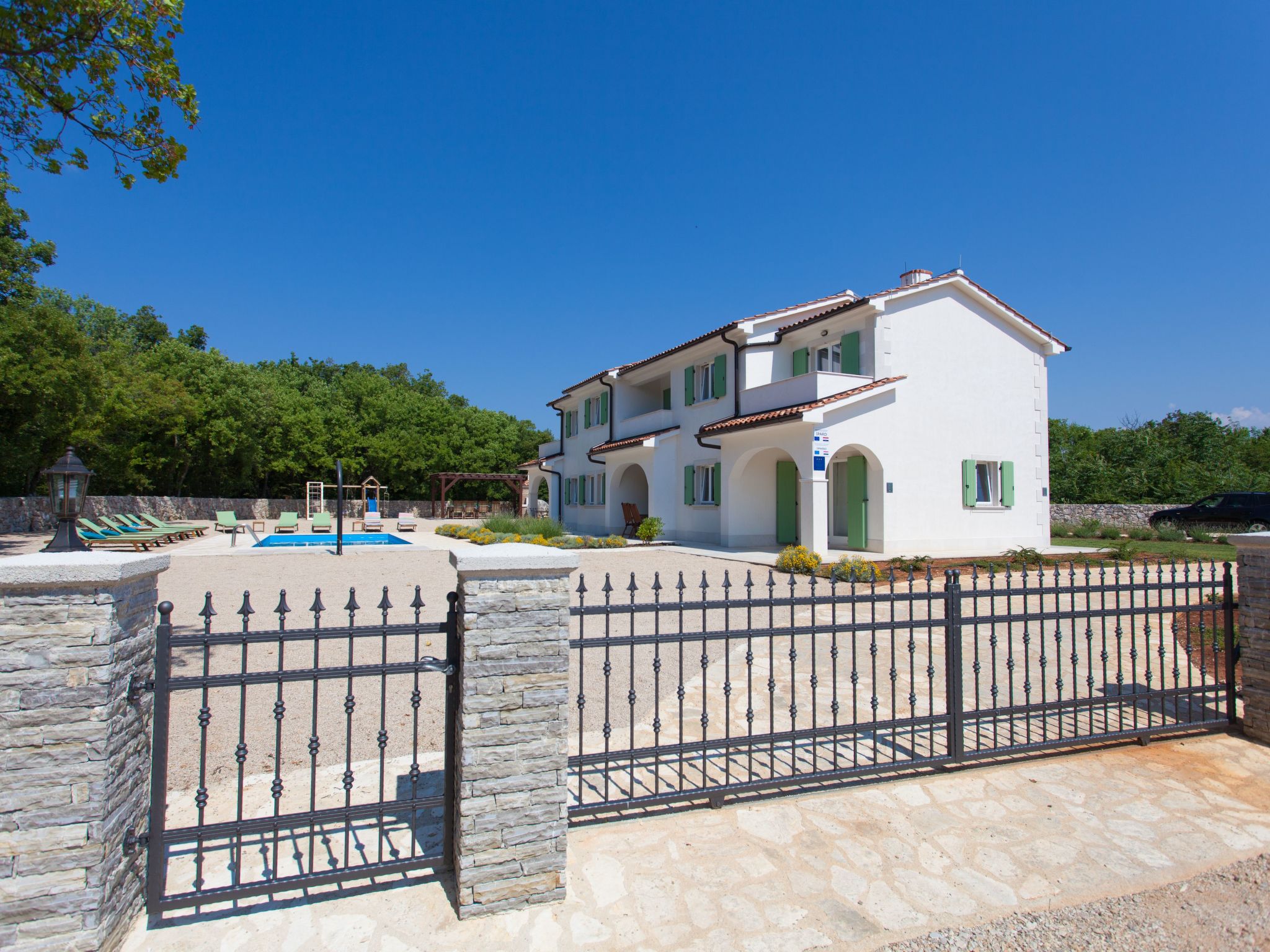 Luxuriöse Villa mit Pool inmitten der Natur-Image-tags.info