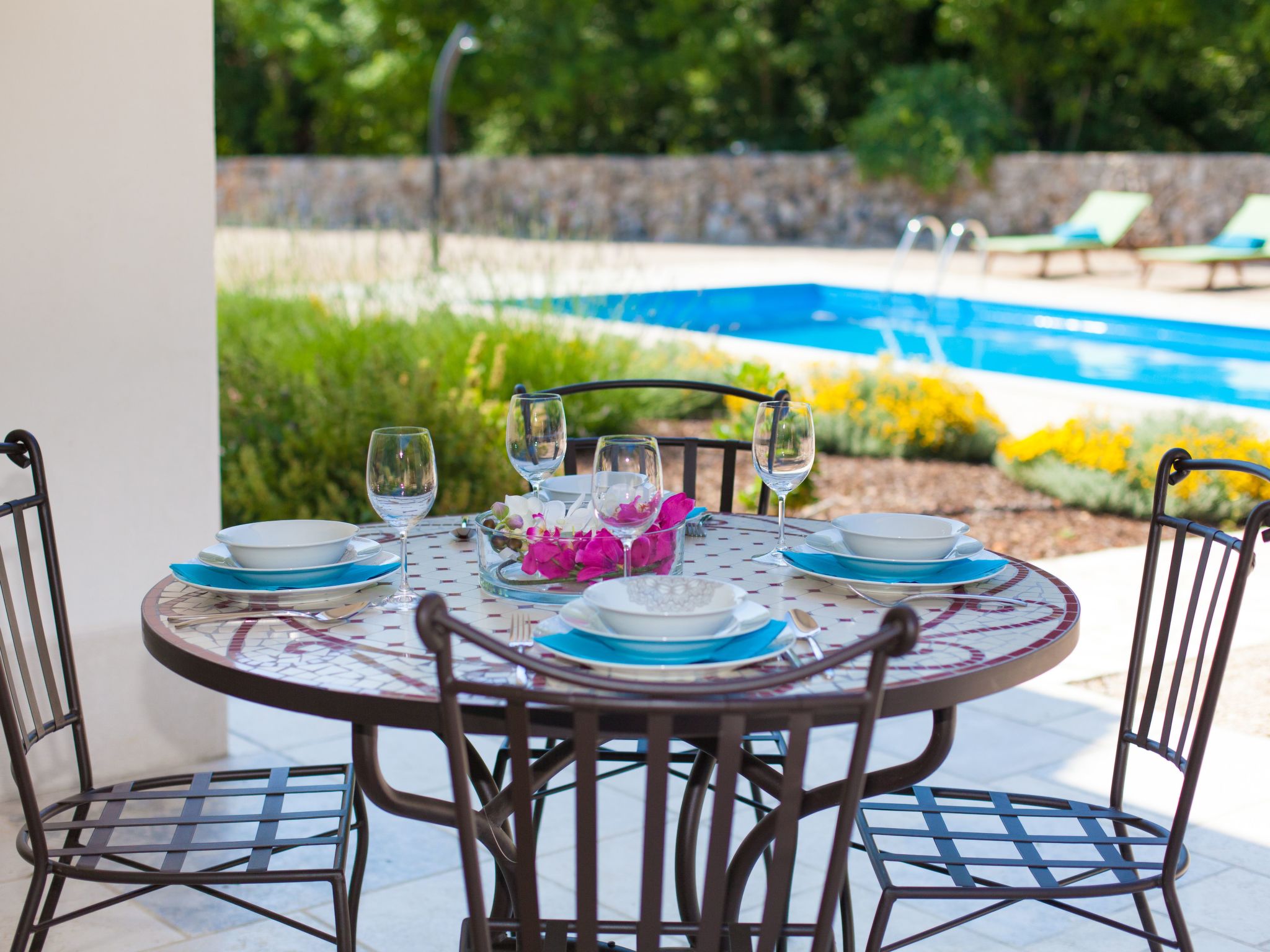 Luxuriöse Villa mit Pool inmitten der Natur-Image-tags.info