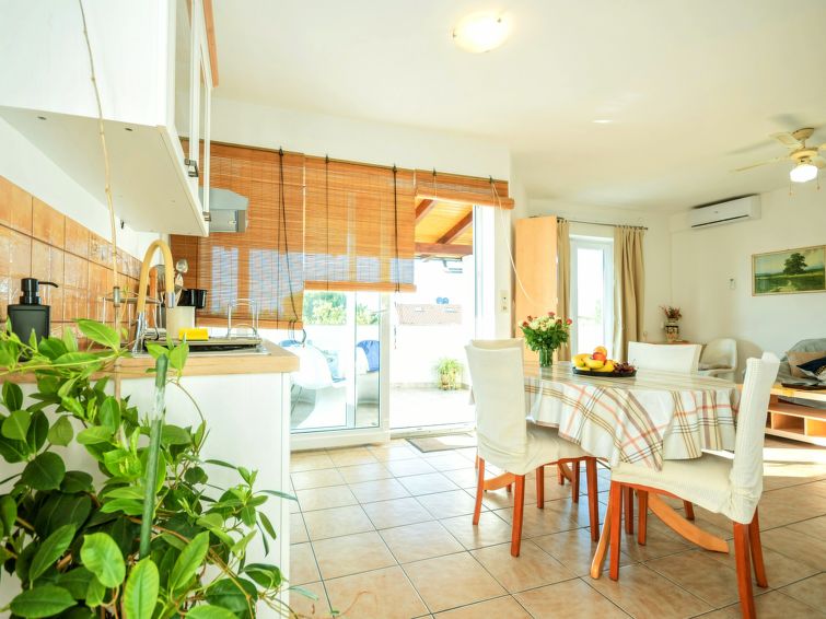 1-persoons appartement aan zee in het centrum van Čižići, Krk in Krk/Čižići