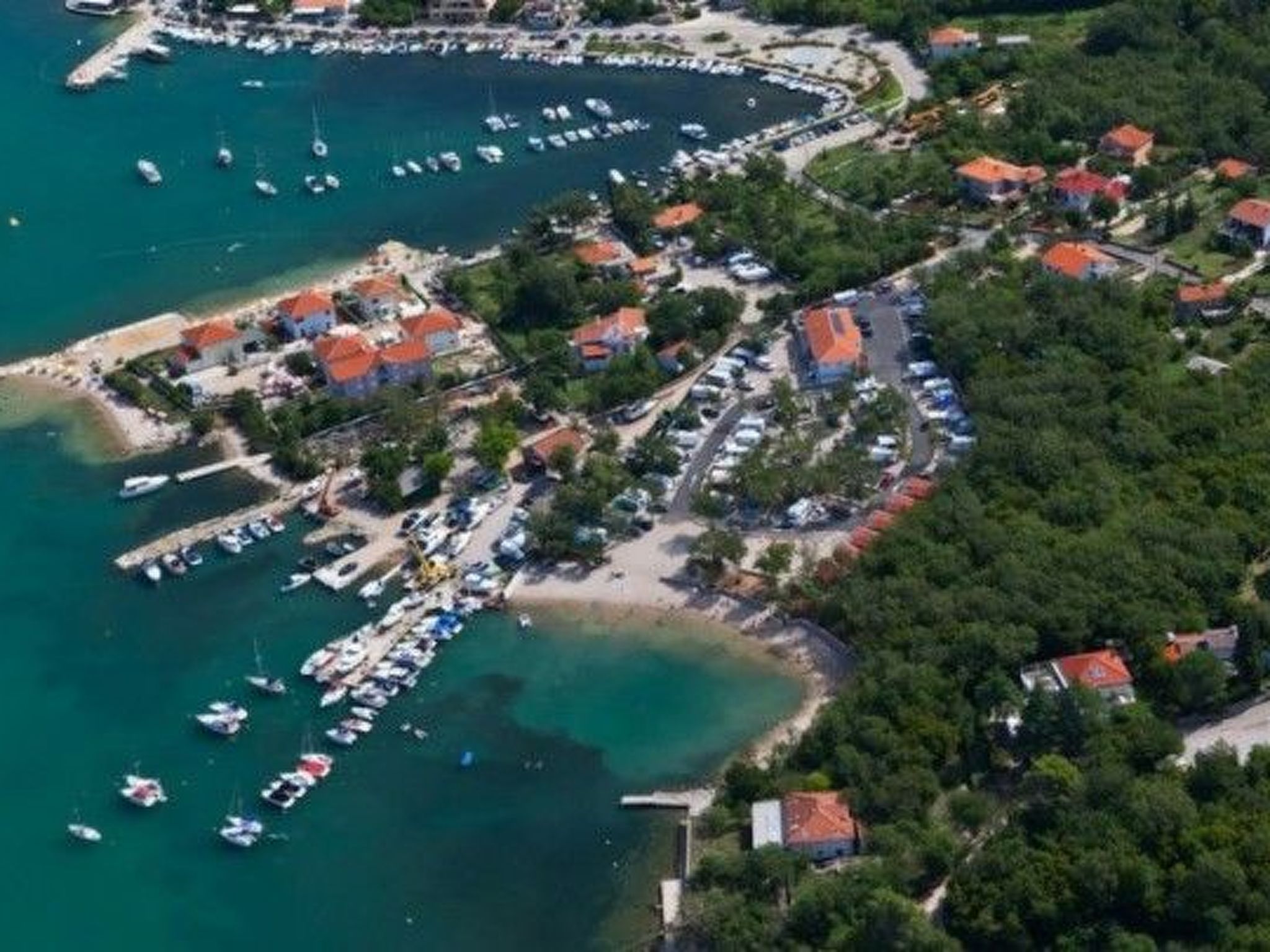Große Wohnung in Klimno mit Möbliertem Balkon-Binnen