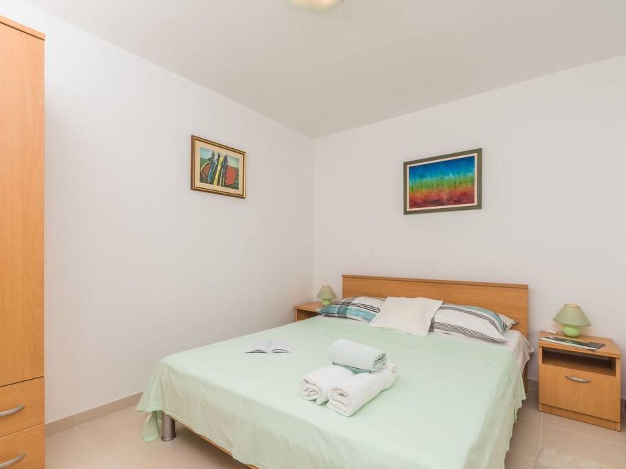 Große Wohnung in Klimno mit Möbliertem Balkon-Binnen