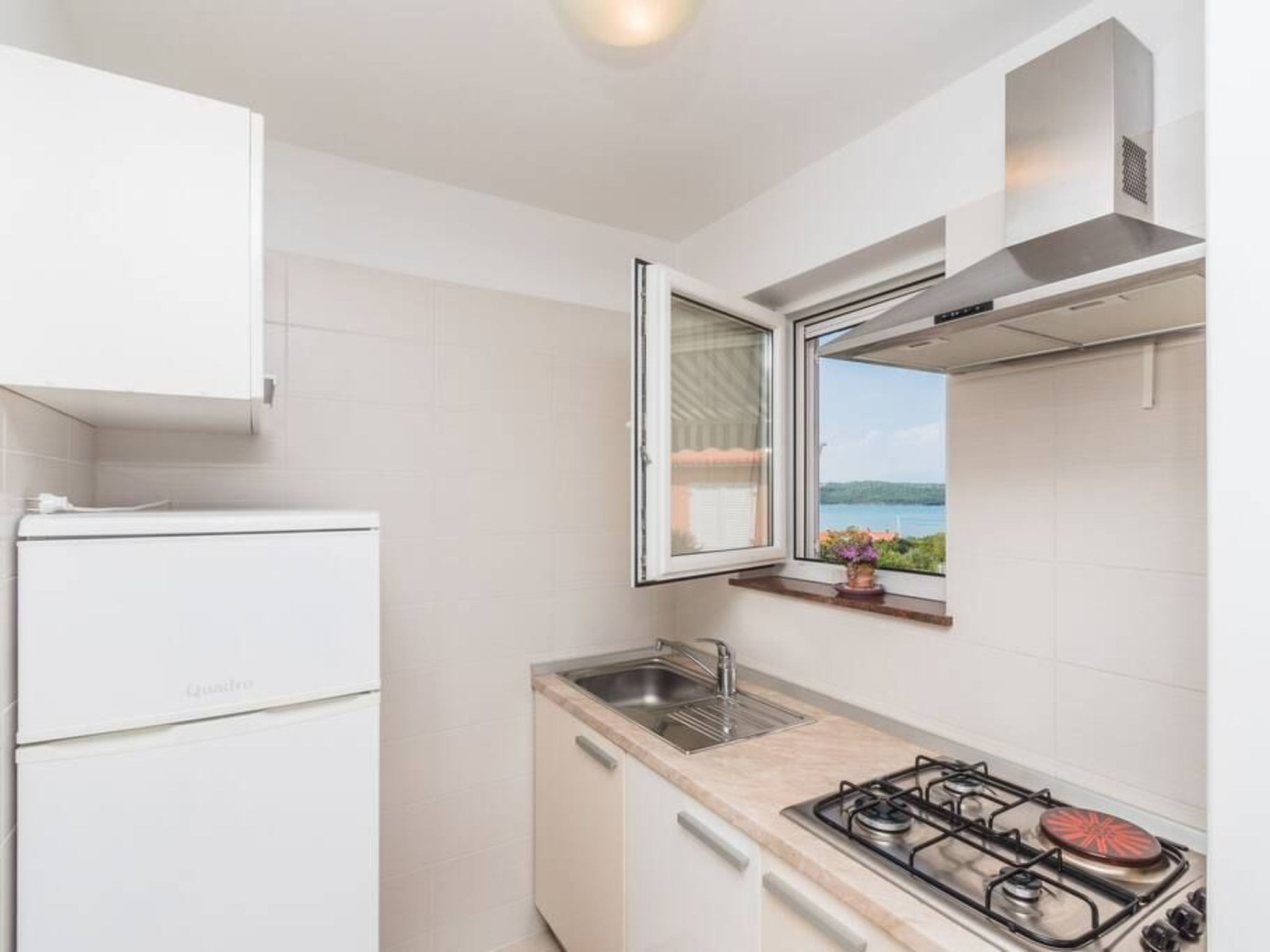 Große Wohnung in Klimno mit Möbliertem Balkon-Binnen