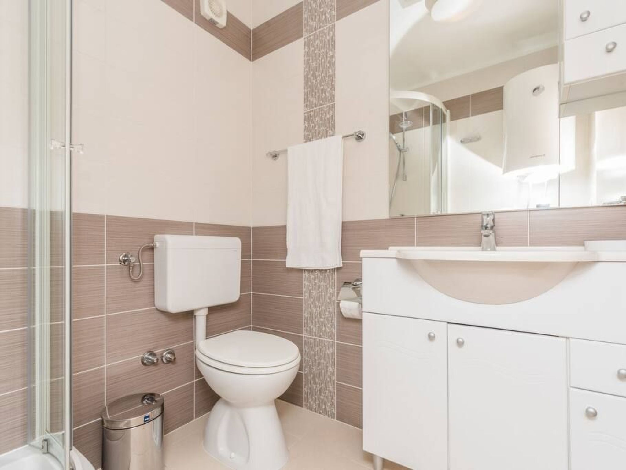 Große Wohnung in Klimno mit Möbliertem Balkon-Binnen