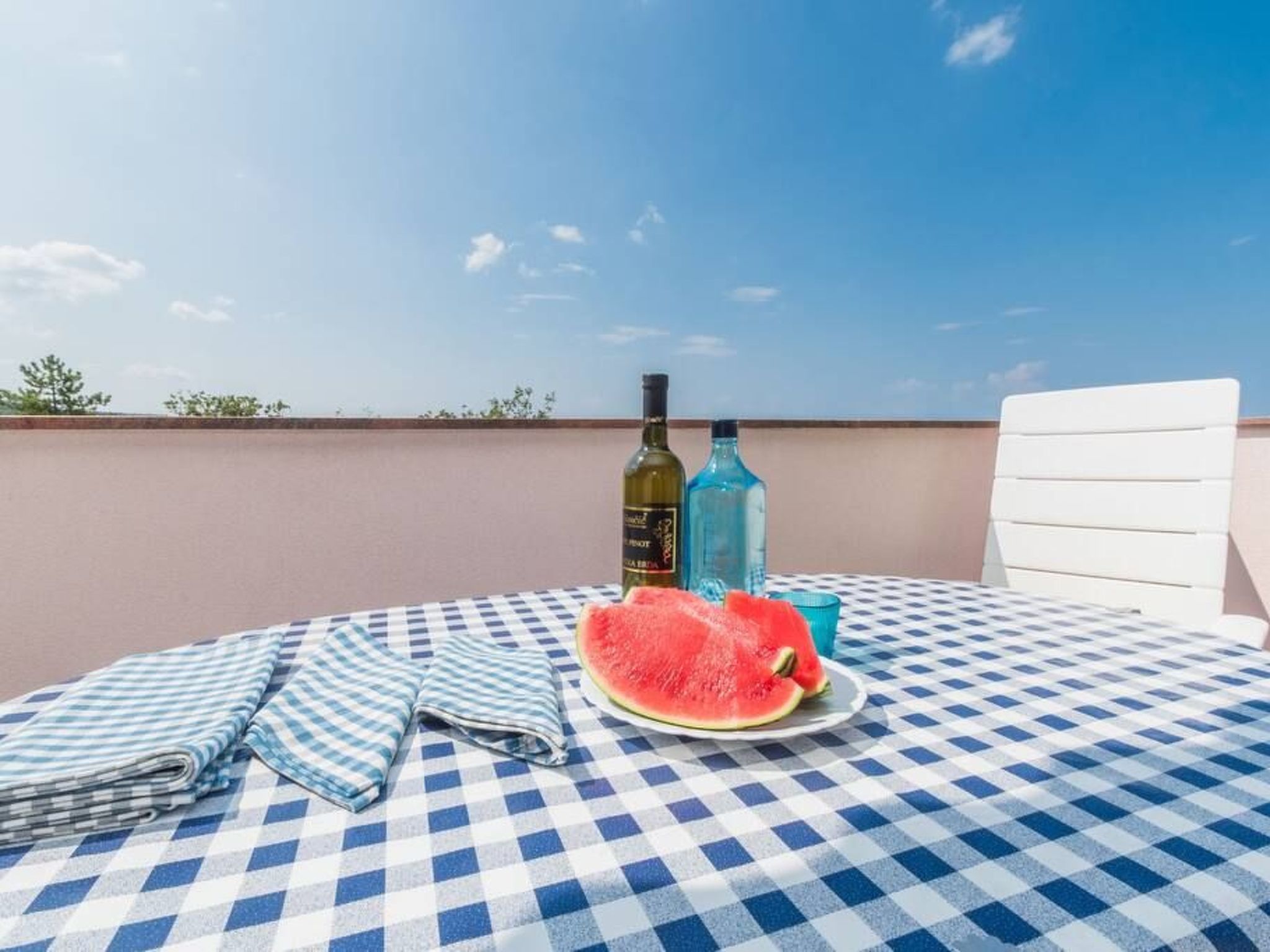 Große Wohnung in Klimno mit Möbliertem Balkon-Binnen