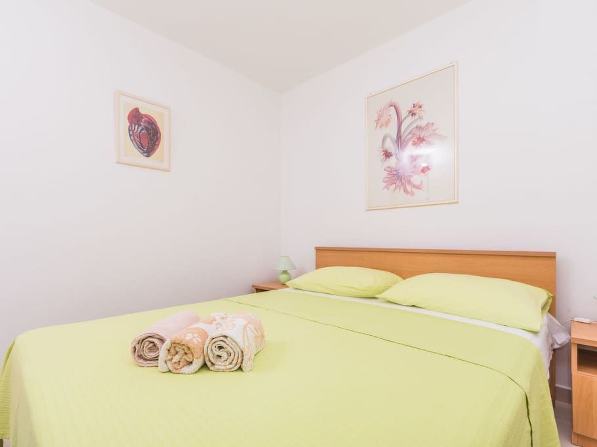 Große Wohnung in Klimno mit Möbliertem Balkon-Binnen