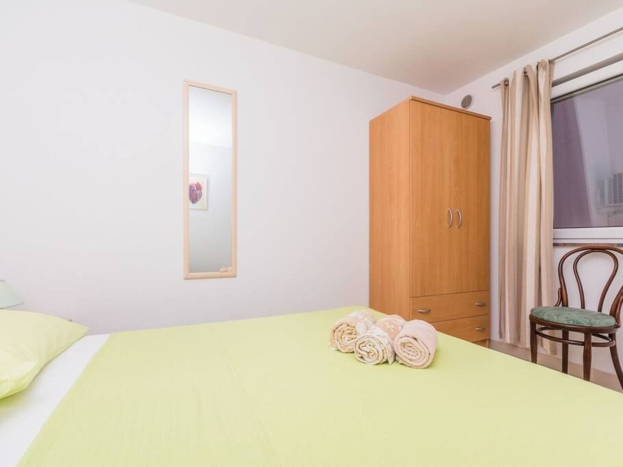 Große Wohnung in Klimno mit Möbliertem Balkon-Binnen