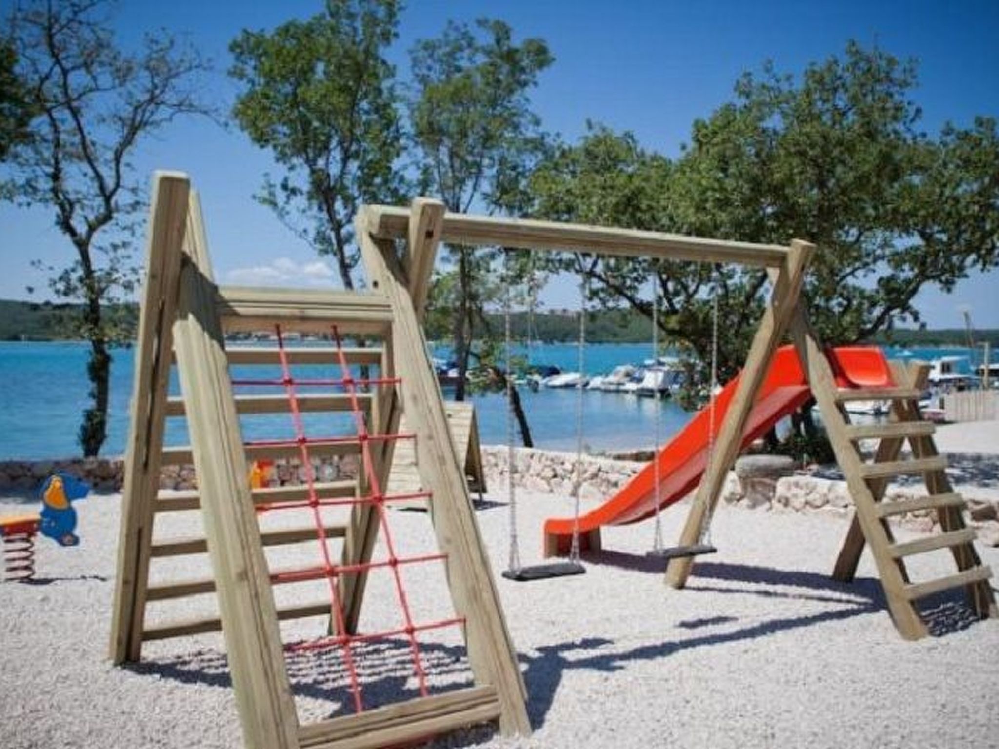 Große Wohnung in Klimno mit Möbliertem Balkon-Binnen