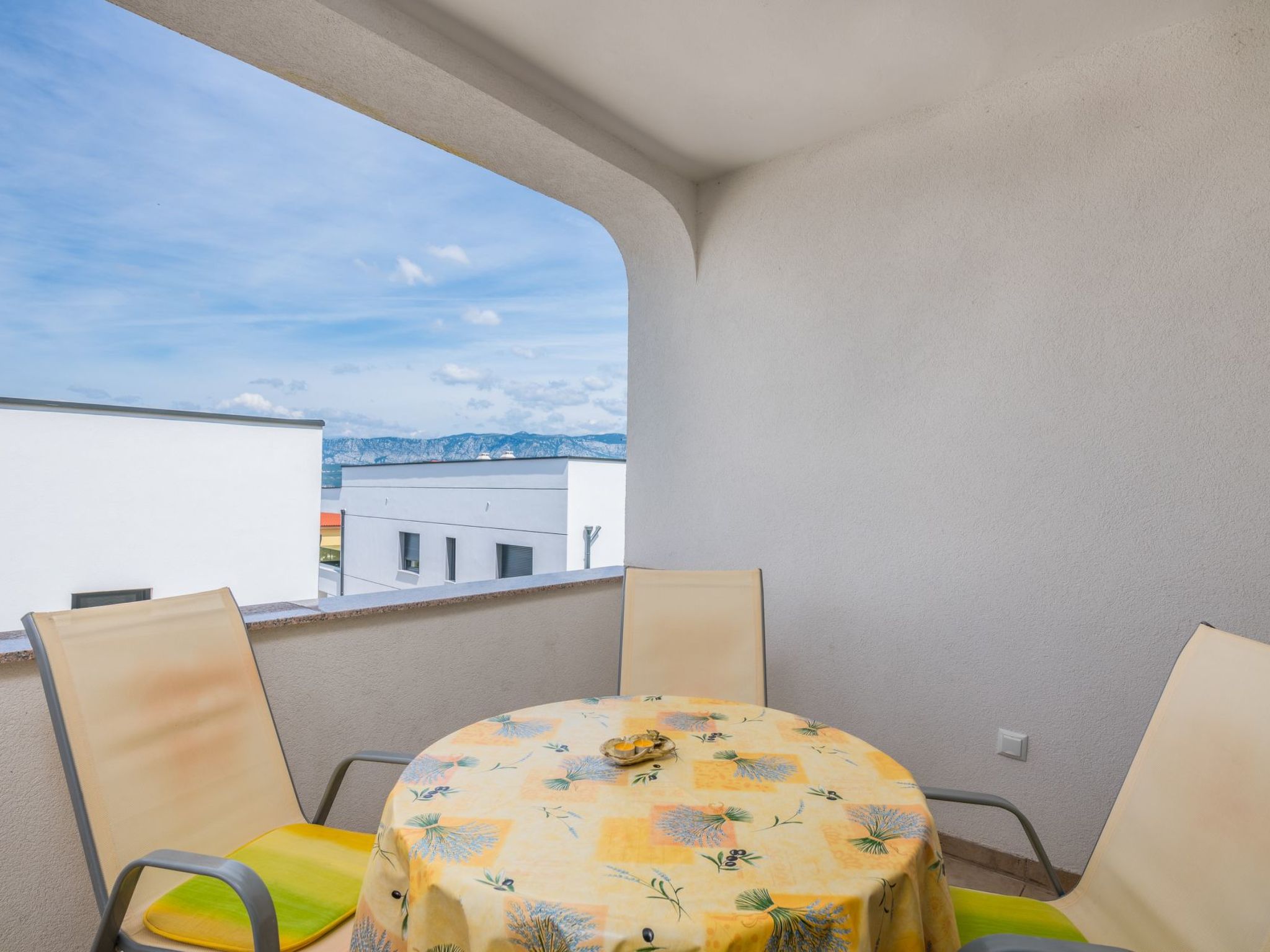 Mit Klimaanlage und Balkon-Binnen