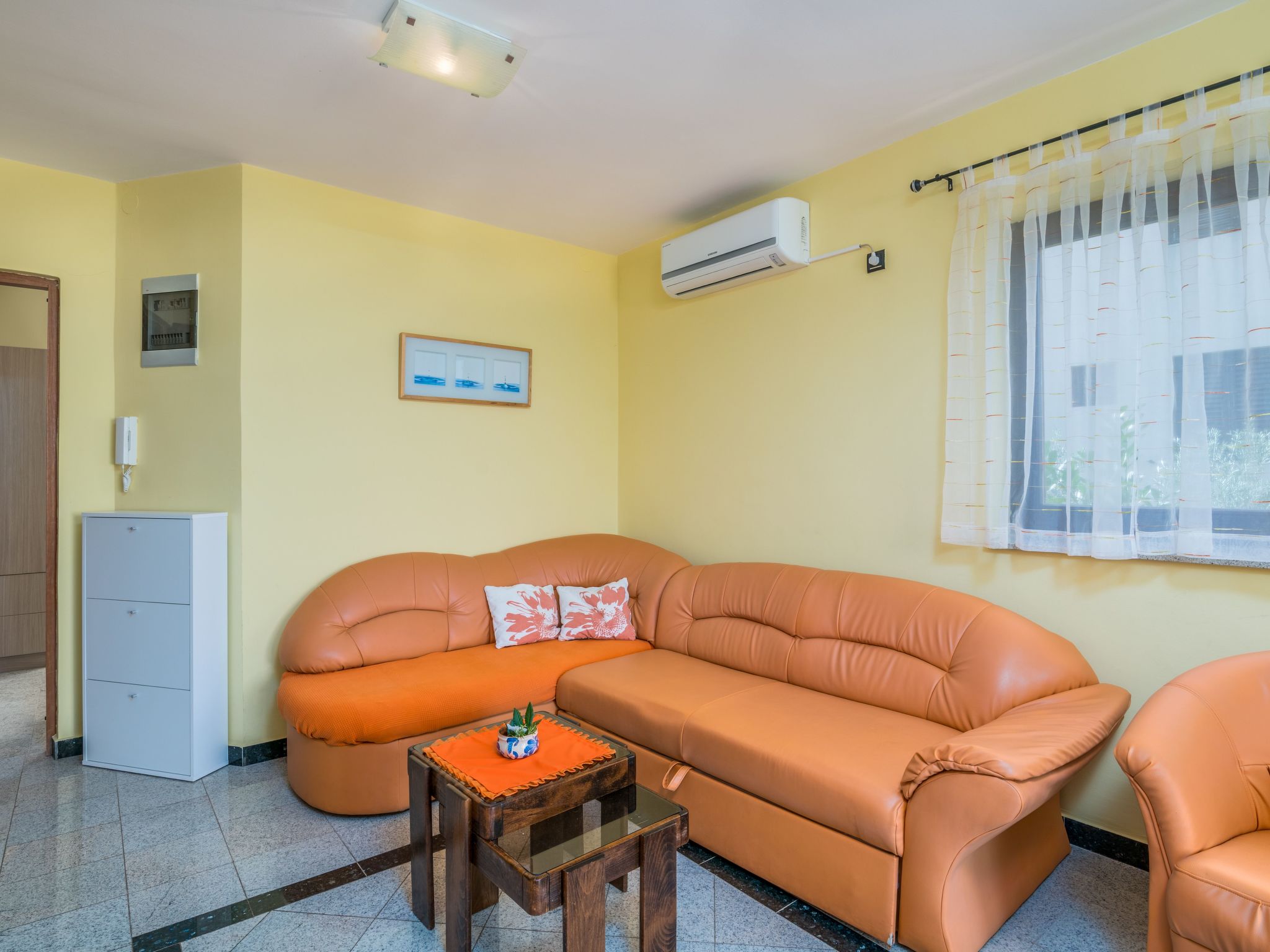 Mit Klimaanlage und Balkon-Binnen