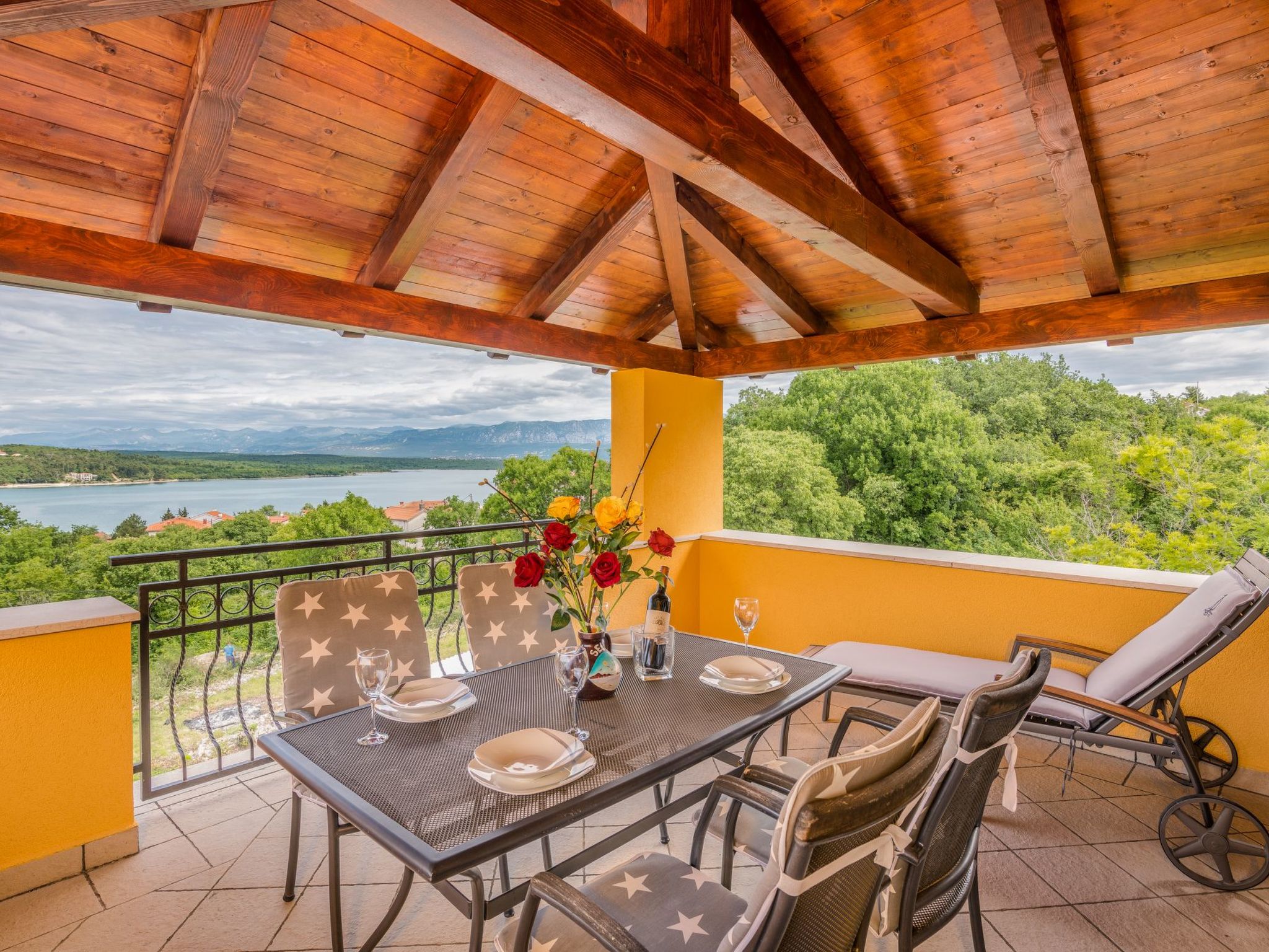 Appartement in Soline mit Großer Terrasse