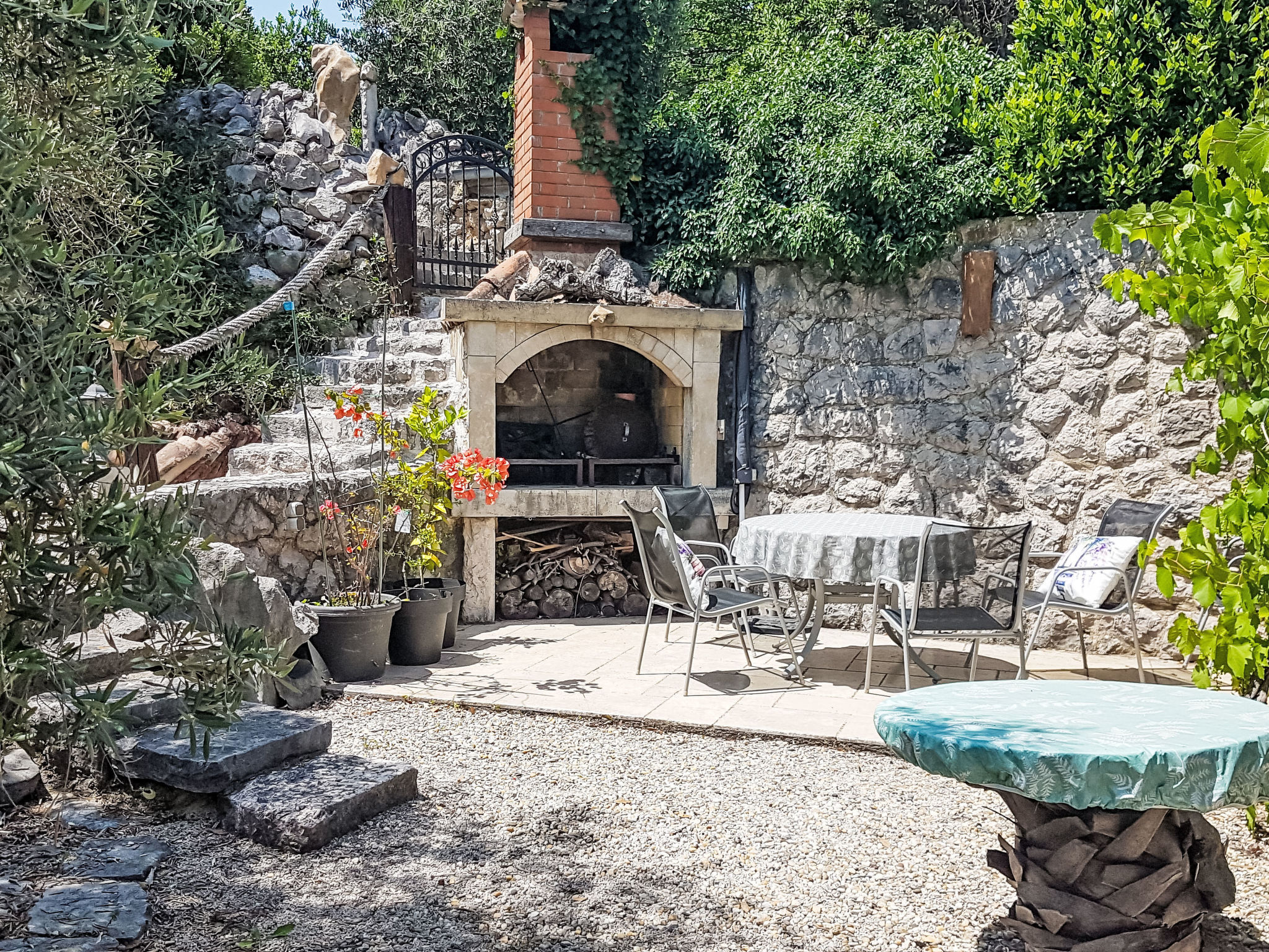 Insel Krk - Restauriertes  Steinhaus - Buiten
