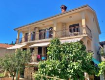 Vrijstaand appartement Santic op 450 meter van het strand in Čižići, Krk - thumbnail 1