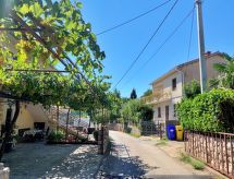 Vrijstaand appartement Santic op 450 meter van het strand in Čižići, Krk - thumbnail 6