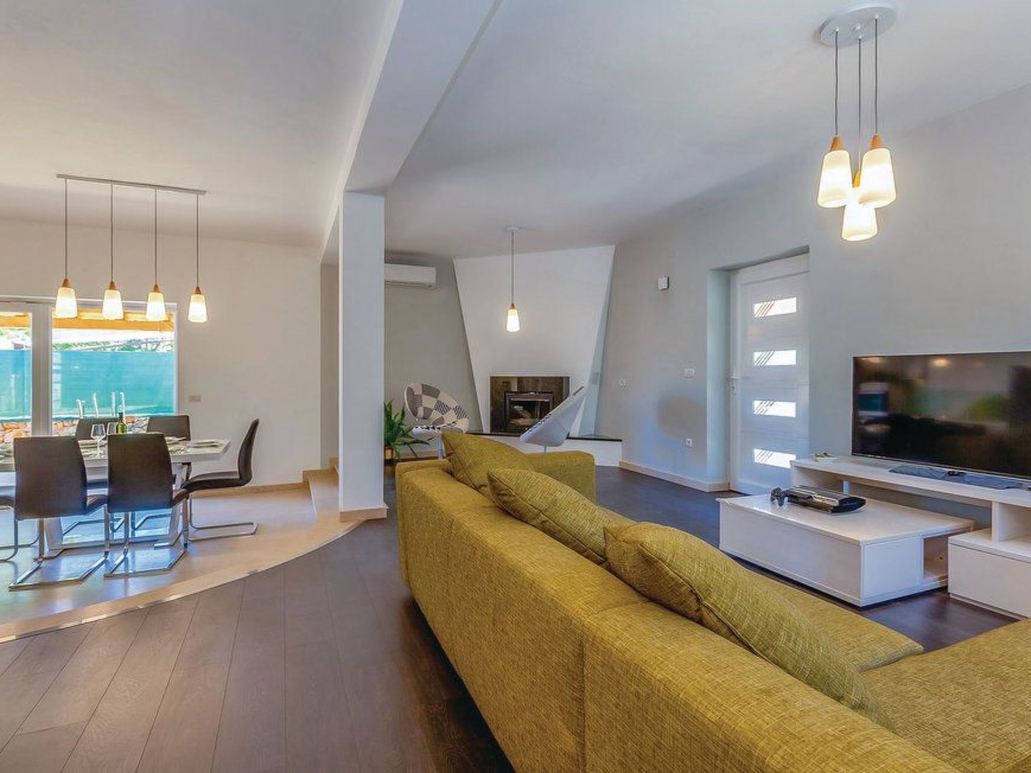 Geräumige, topmoderne Ferienvilla mit eigenem Pool-Image-tags.info