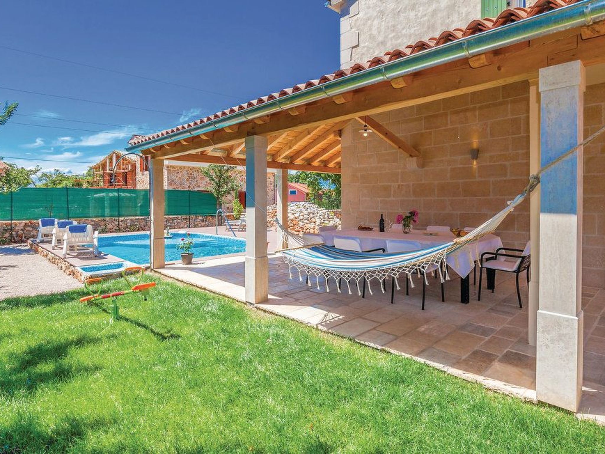 Geräumige, topmoderne Ferienvilla mit eigenem Pool-Buiten