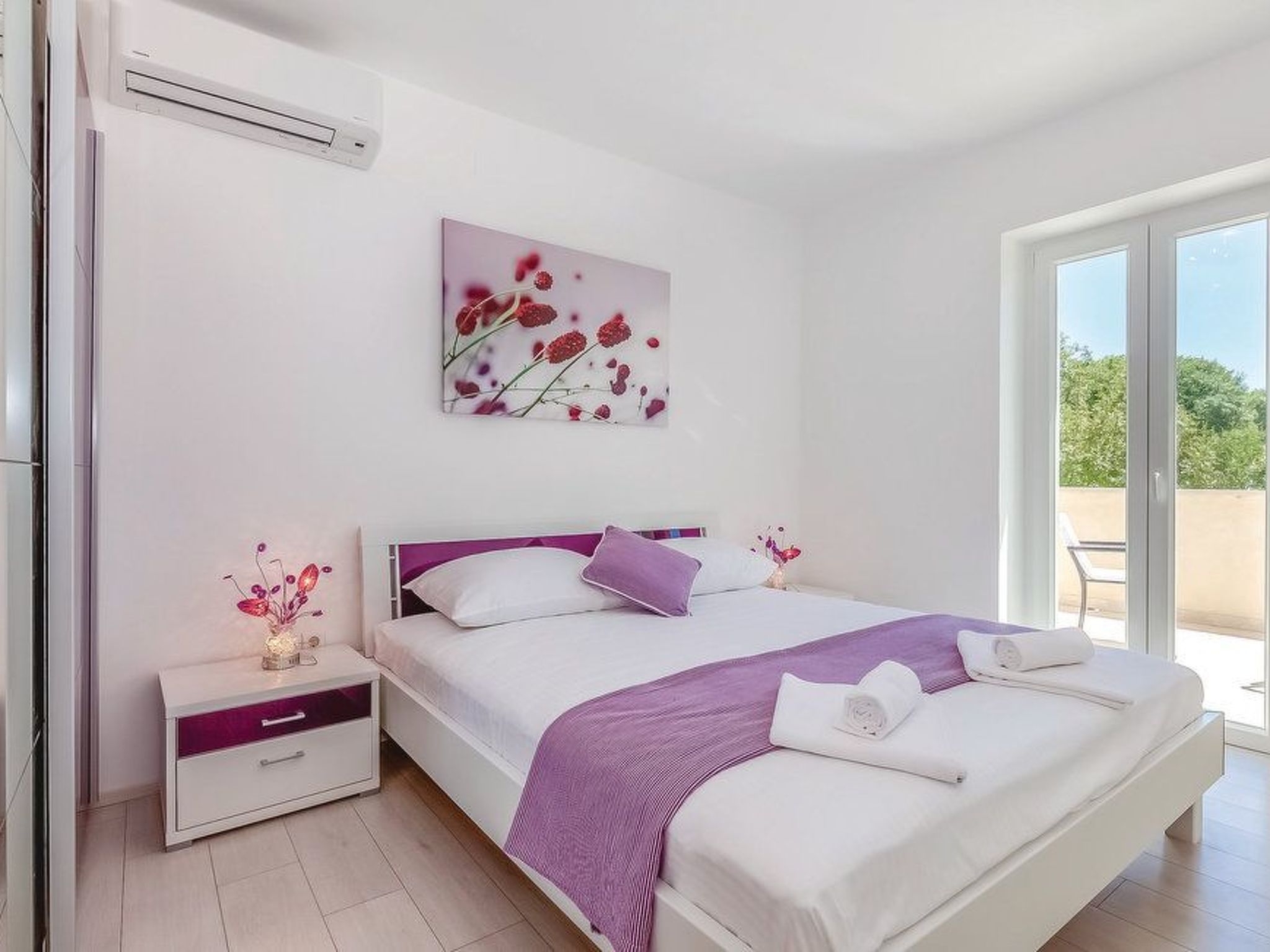 Geräumige, topmoderne Ferienvilla mit eigenem Pool-Binnen