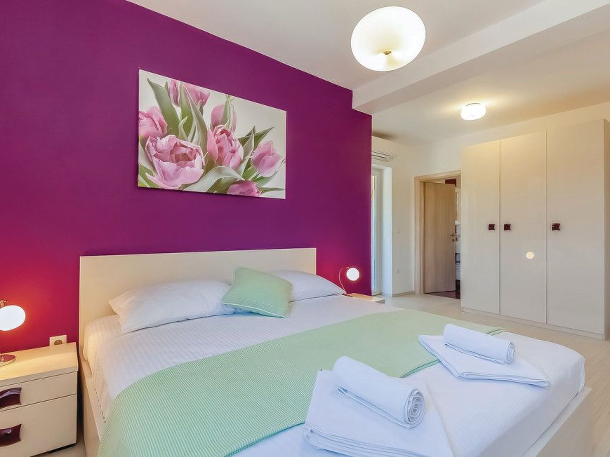 Geräumige, topmoderne Ferienvilla mit eigenem Pool-Image-tags.info