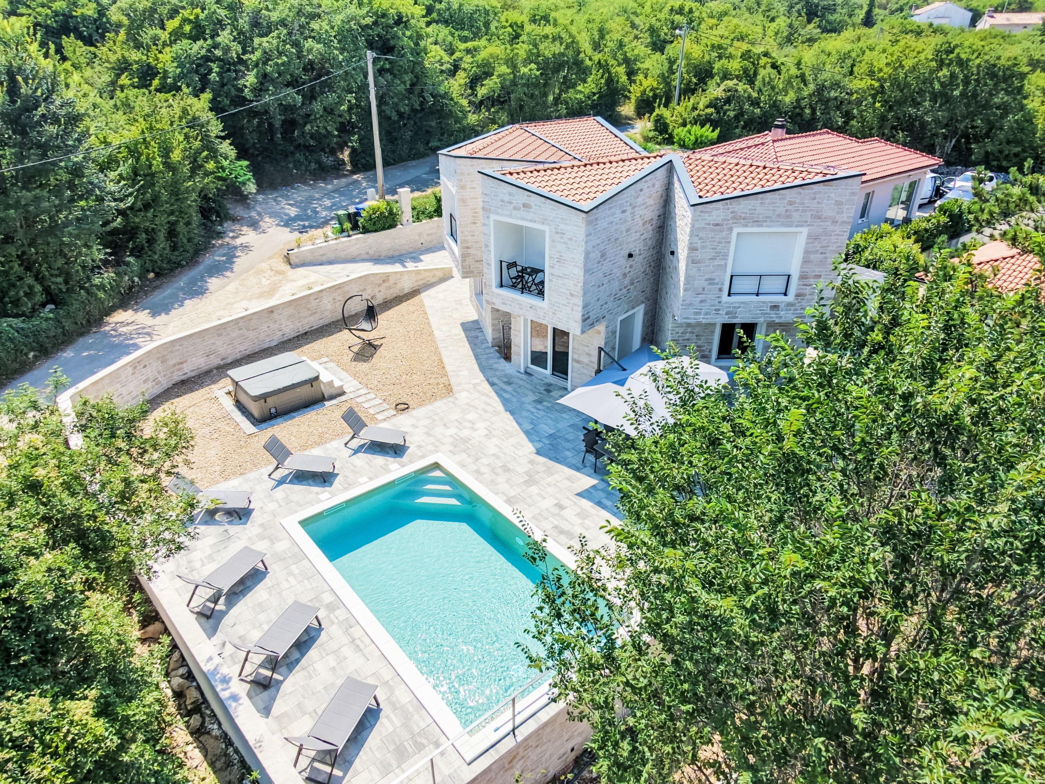 Super moderne Villa mit Schwimmbad, luxuriös eingerichtet, Grill, Spielplatz in - Binnen