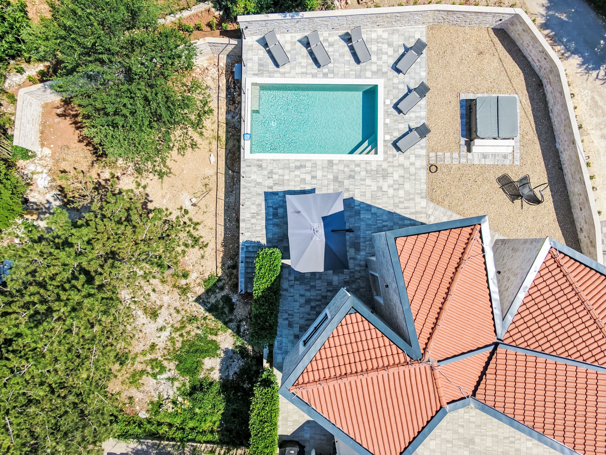 Super moderne Villa mit Schwimmbad, luxuriös eingerichtet, Grill, Spielplatz in - Buiten