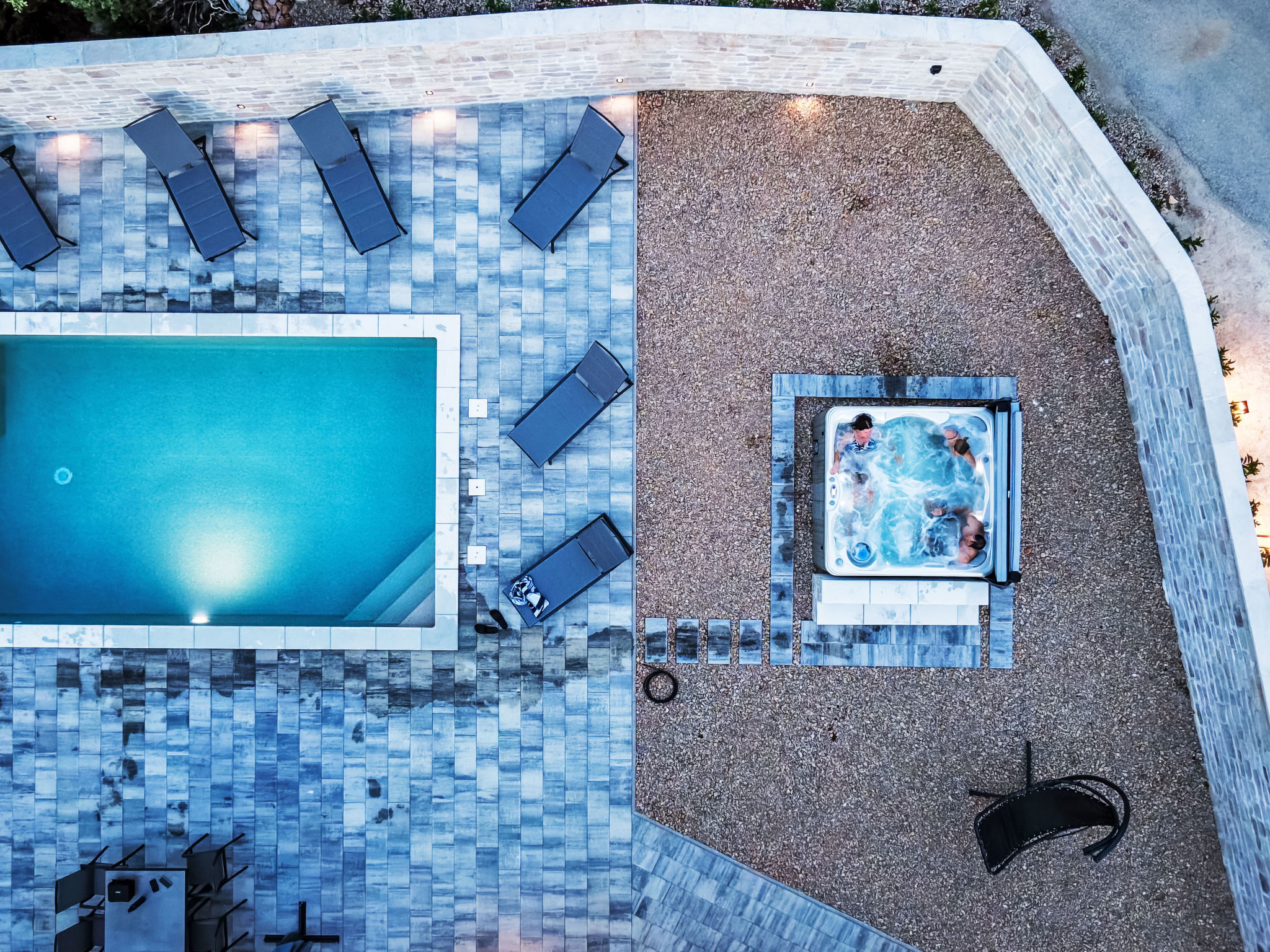Super moderne Villa mit Schwimmbad, luxuriös eingerichtet, Grill, Spielplatz in