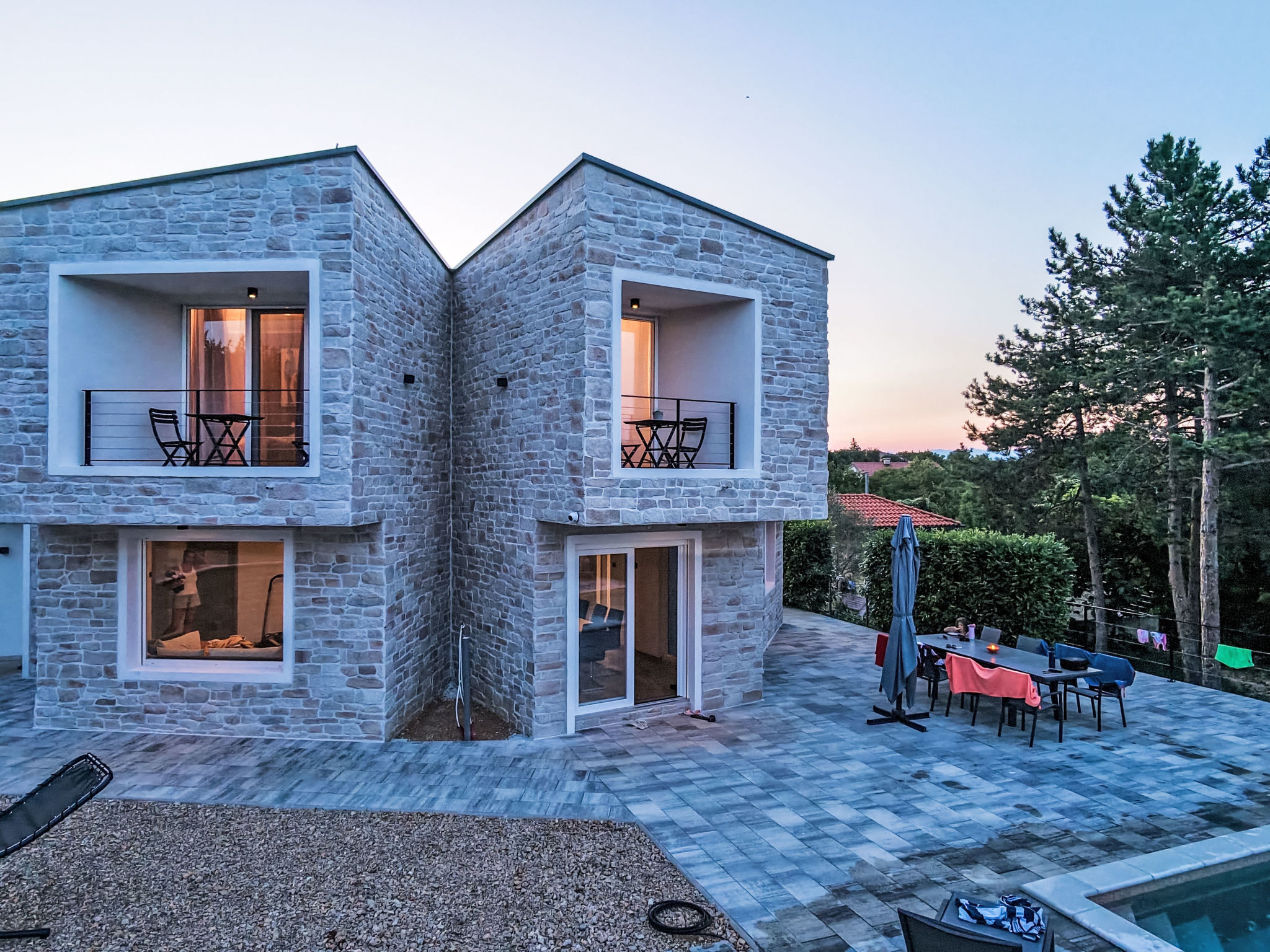 Super moderne Villa mit Schwimmbad, luxuriös eingerichtet, Grill, Spielplatz in