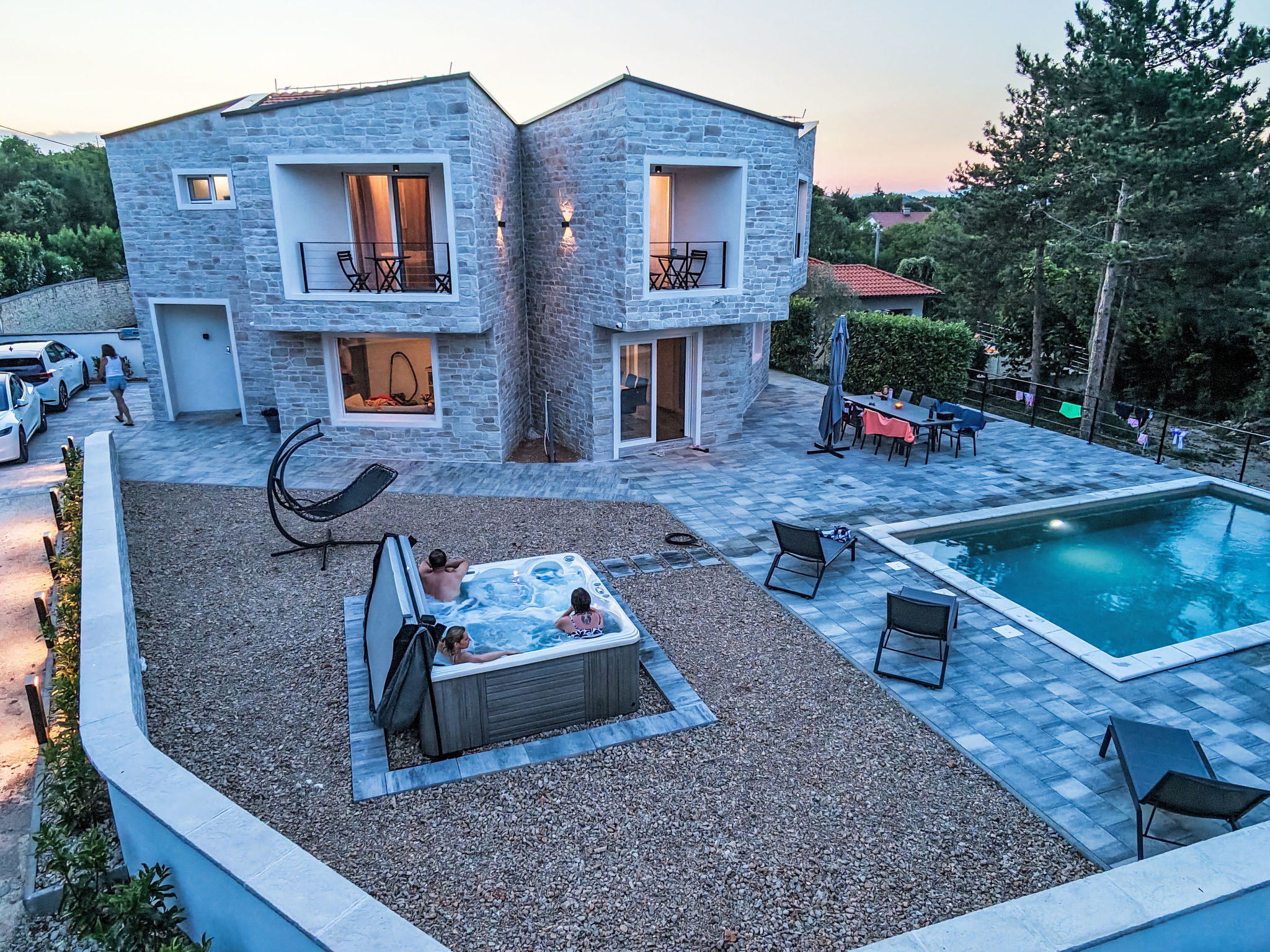 Super moderne Villa mit Schwimmbad, luxuriös eingerichtet, Grill, Spielplatz in