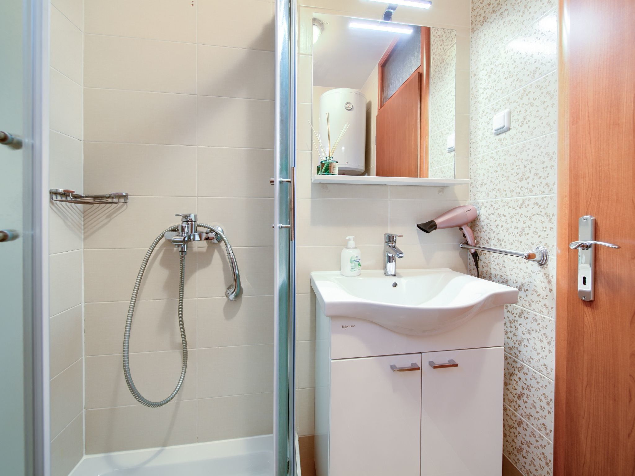 Studio-Apartment A6 im Erdgeschoss-Image-tags.info