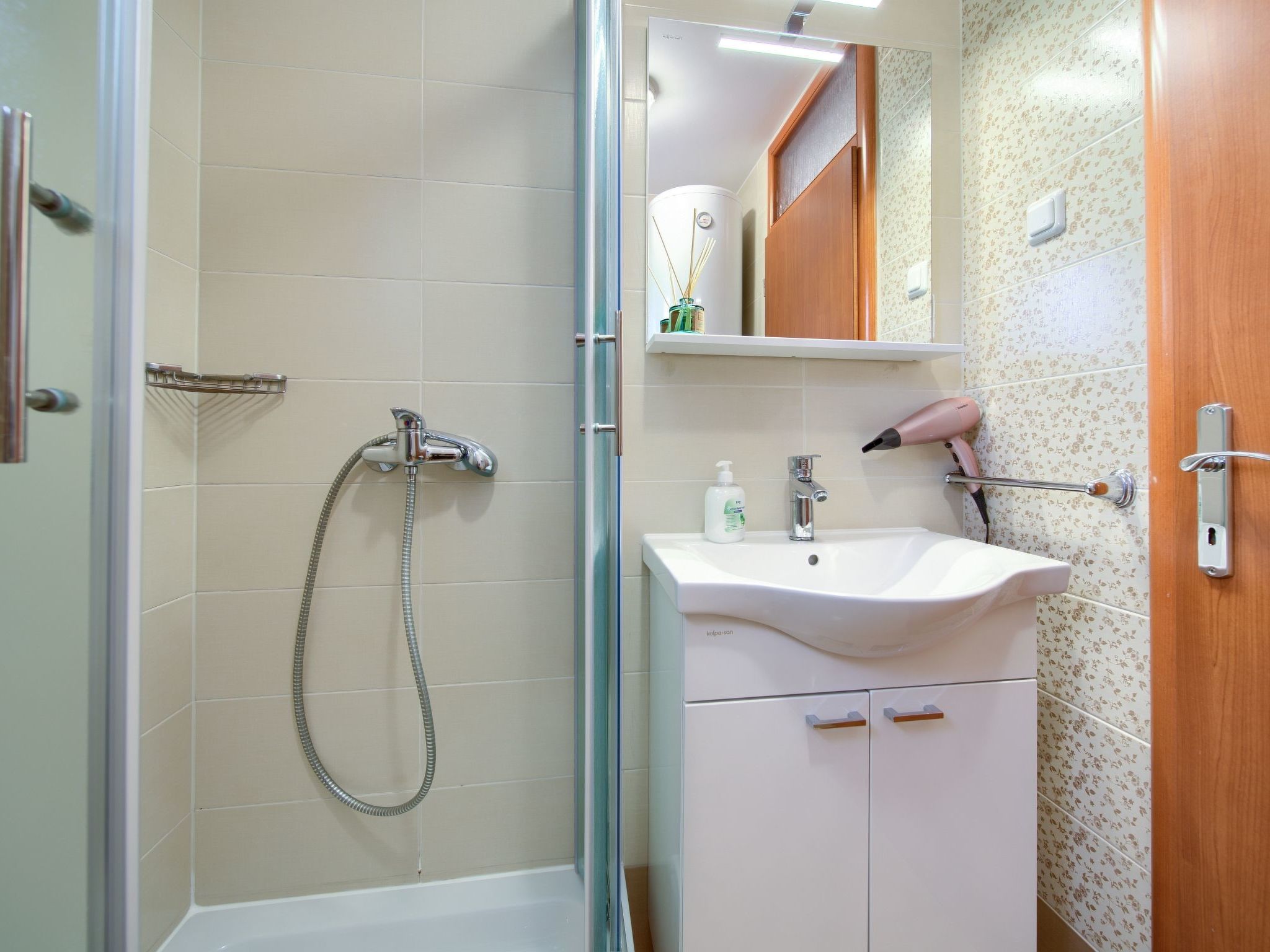 Studio-Apartment A4 im ersten Stock-Image-tags.info