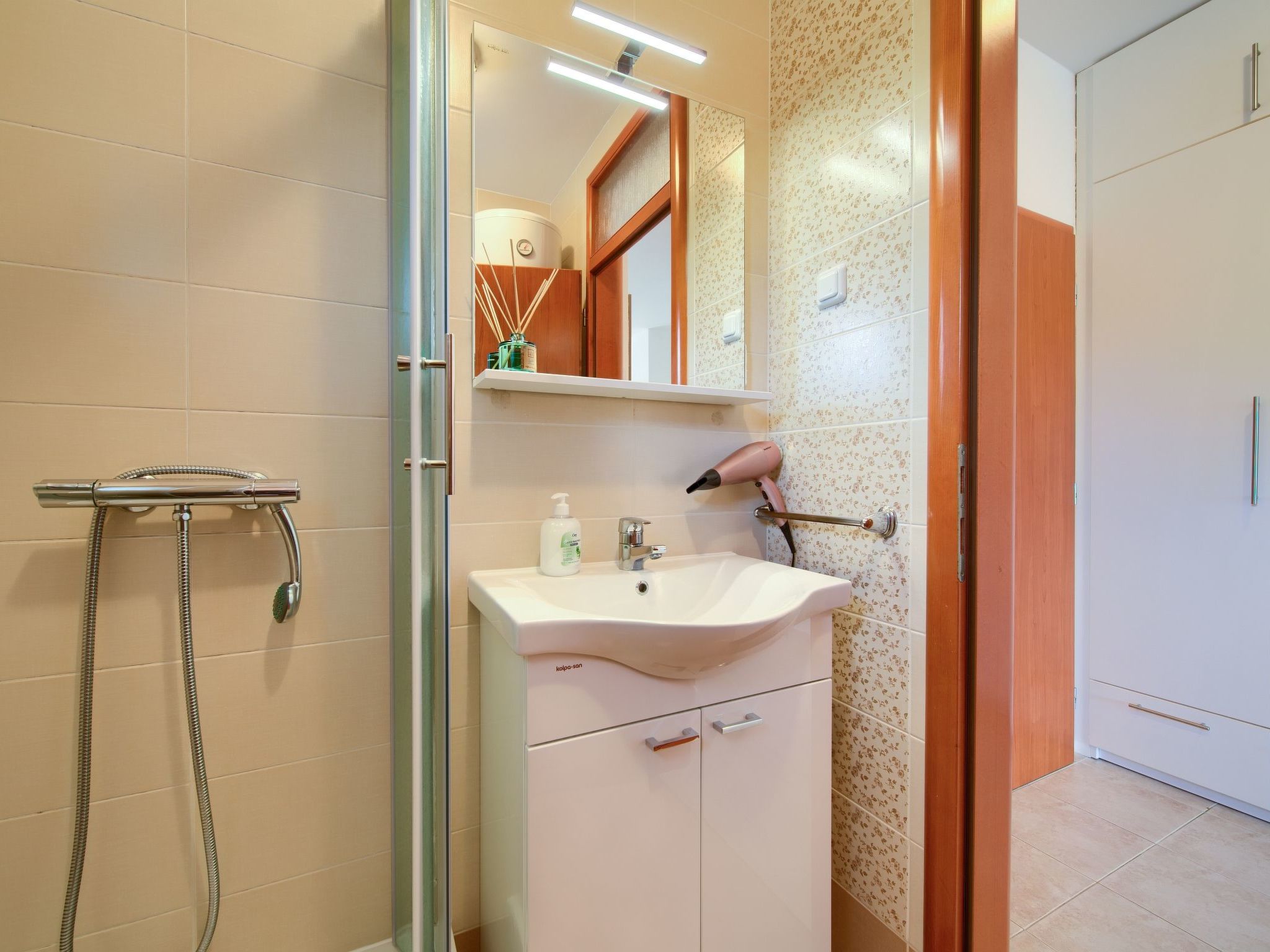 Studio Apartment A2 mit Panoramablick-Image-tags.info