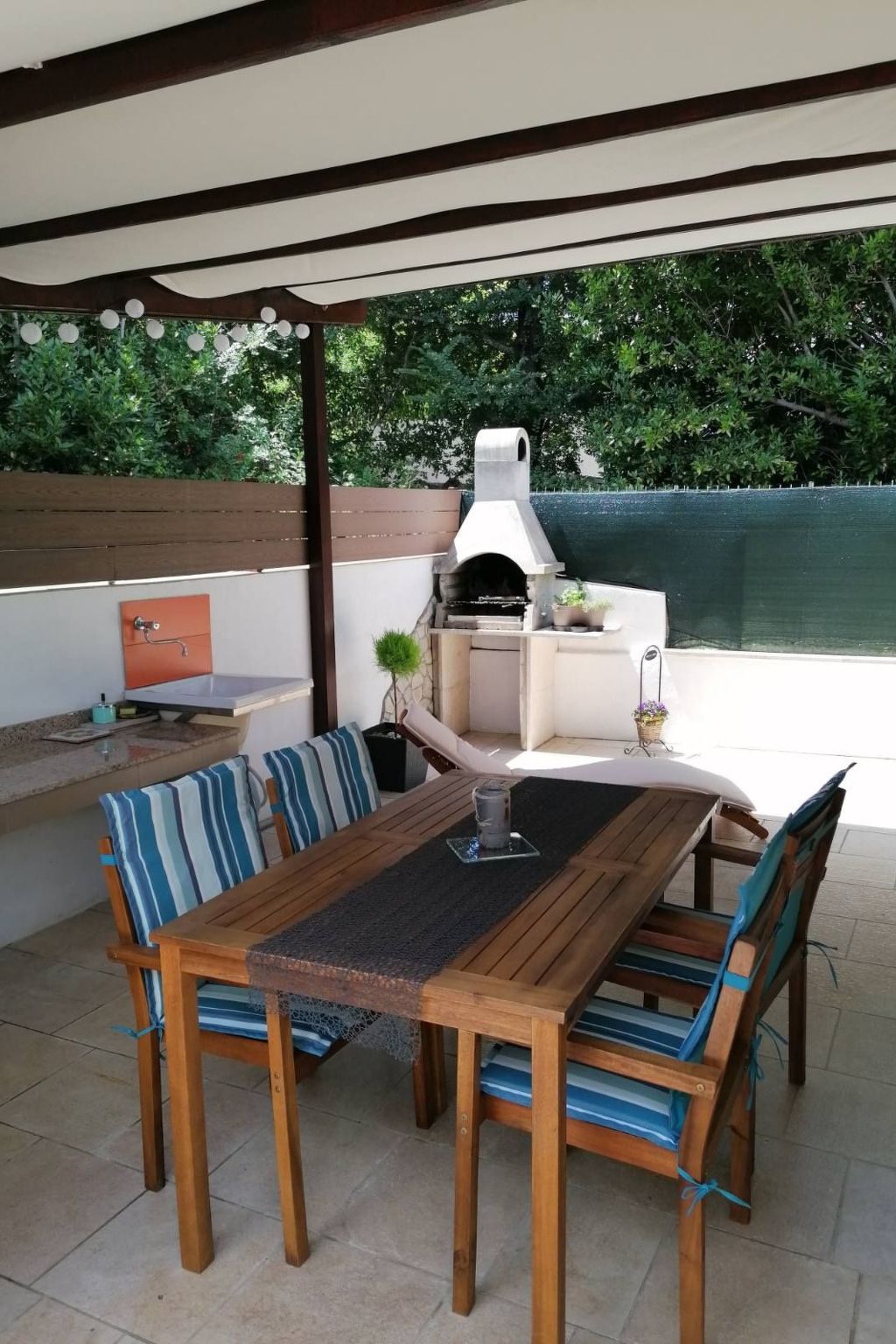 Strandnahes kleines Ferienhaus mit Terrasse