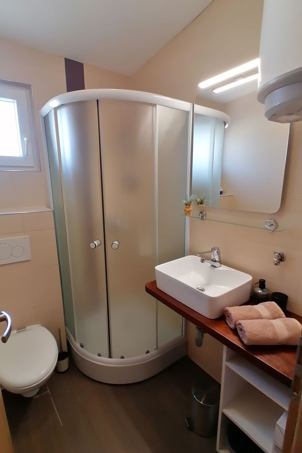 Strandnahes kleines Ferienhaus mit Terrasse-Image-tags.info