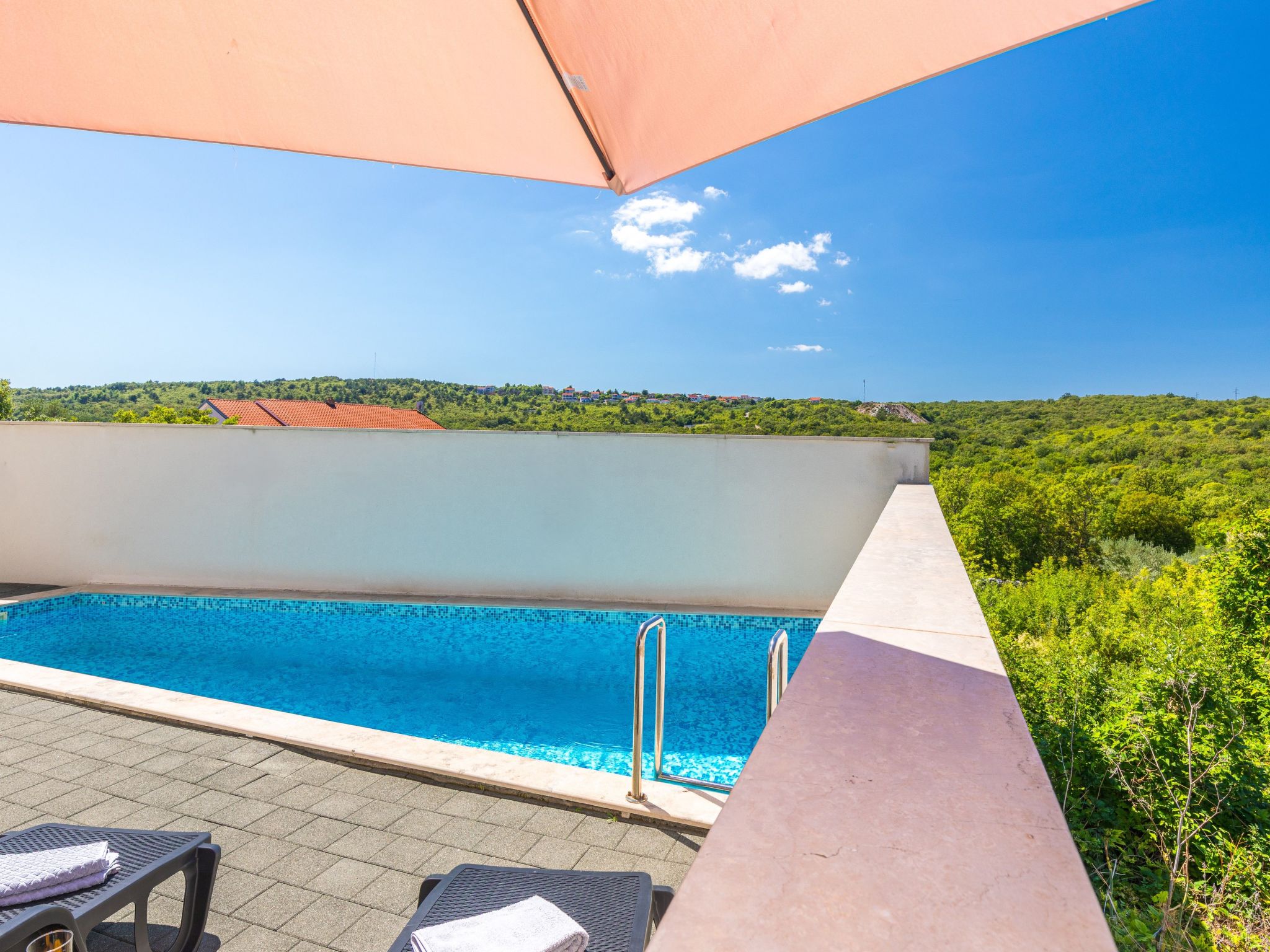 Wohnung mit Gemeinschaftspool-Image-tags.info