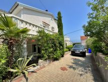 Vrijstaand appartement Zlatica vlakbij zee in Šilo, Krk - thumbnail 1