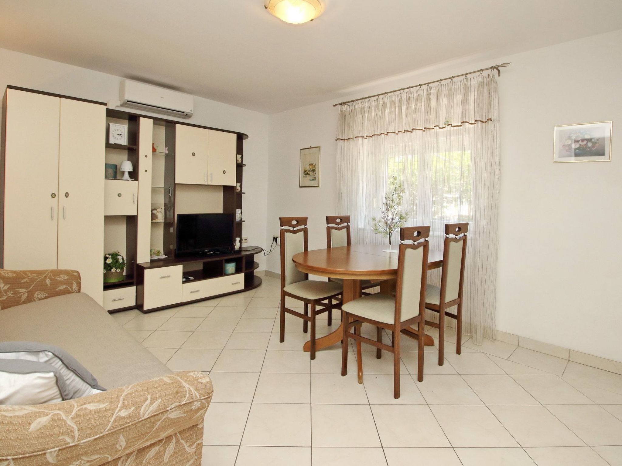 Apartment Radosna-Binnen