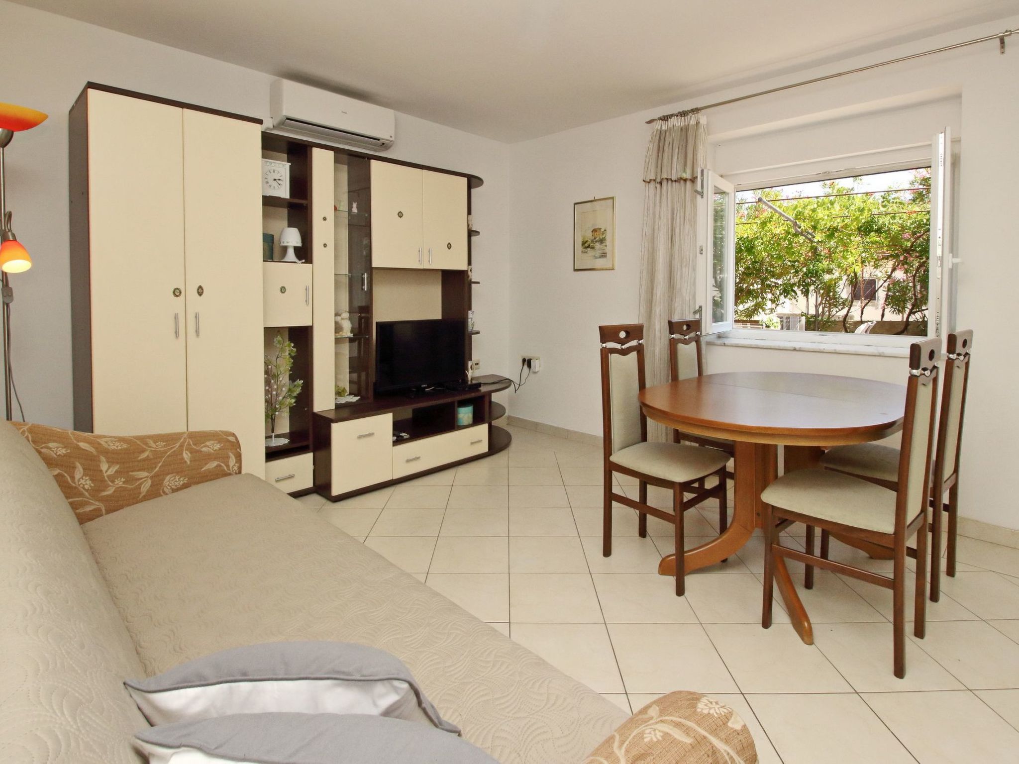 Apartment Radosna-Binnen