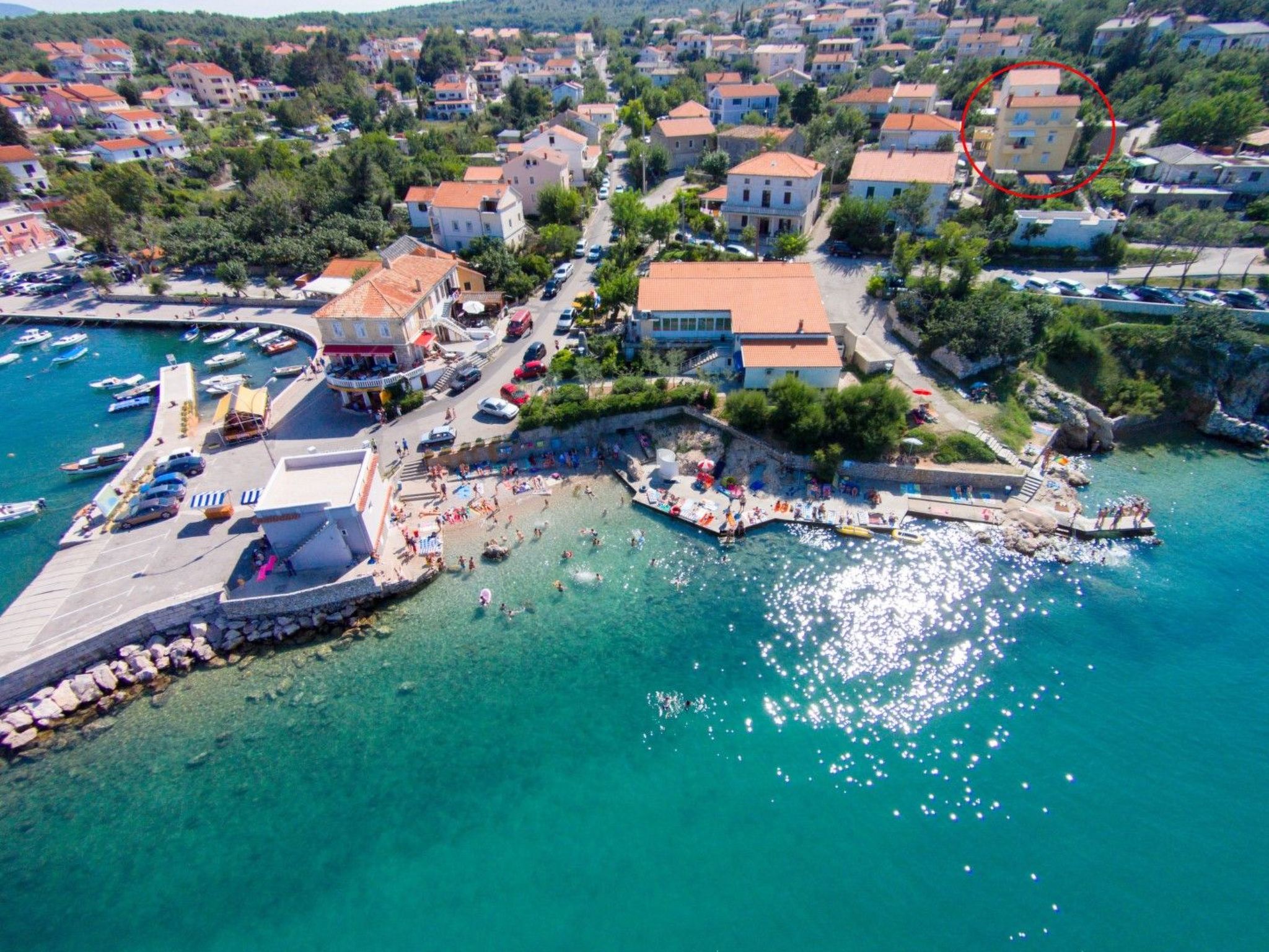 Apartment Car-Drinnen