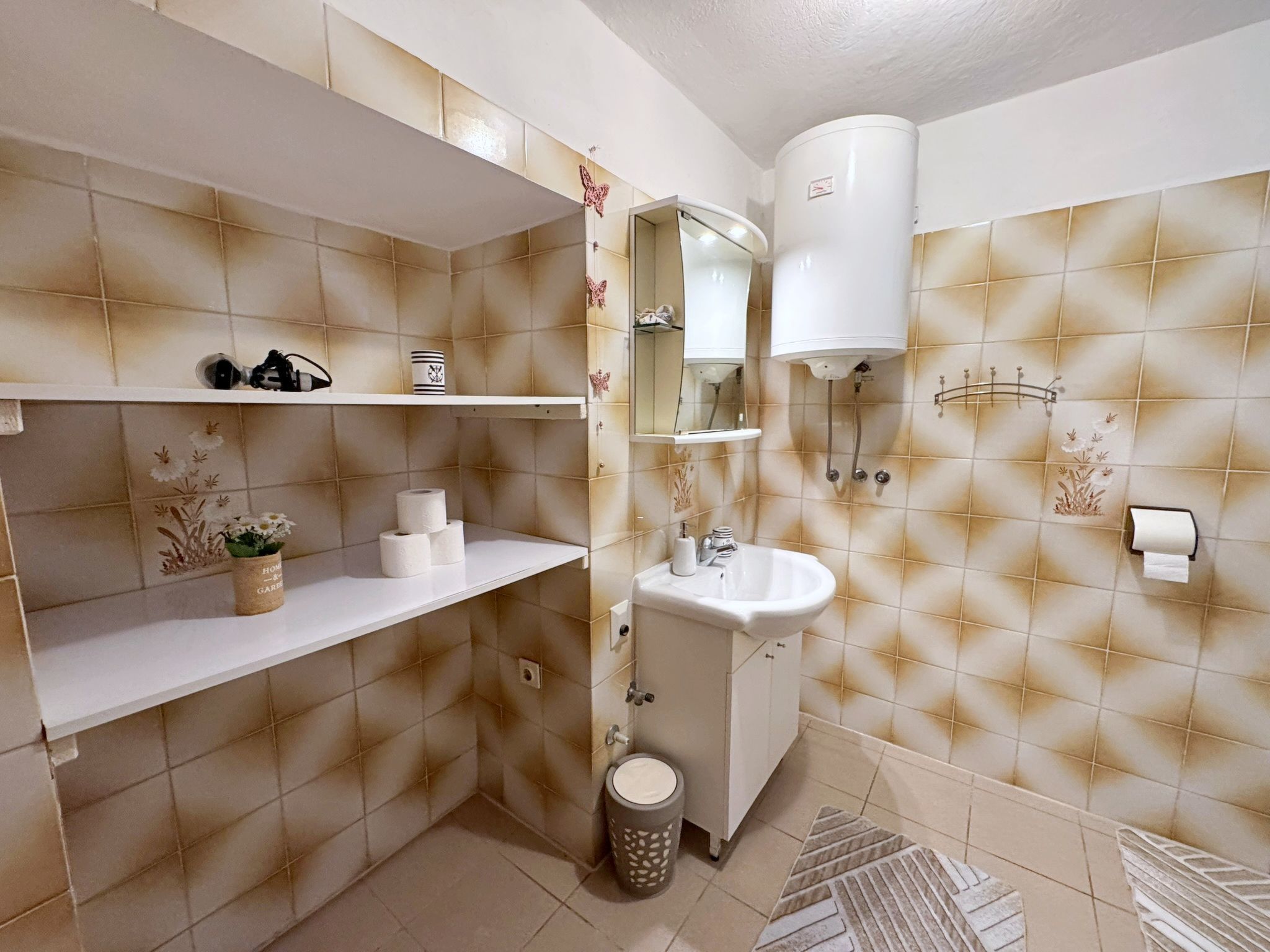 Apartment Car-Drinnen