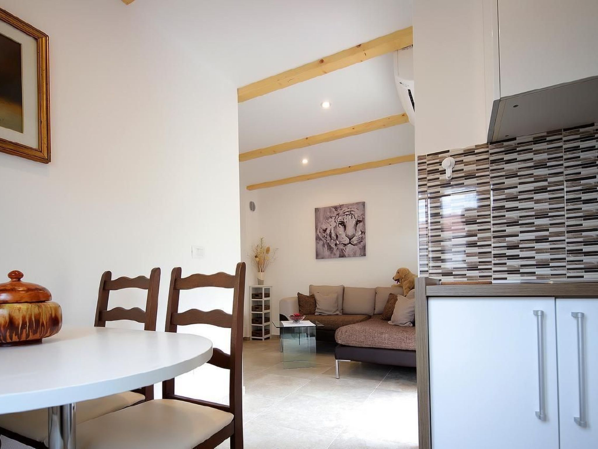 Wohnung in Šilo mit privatem Parkplatz-Drinnen