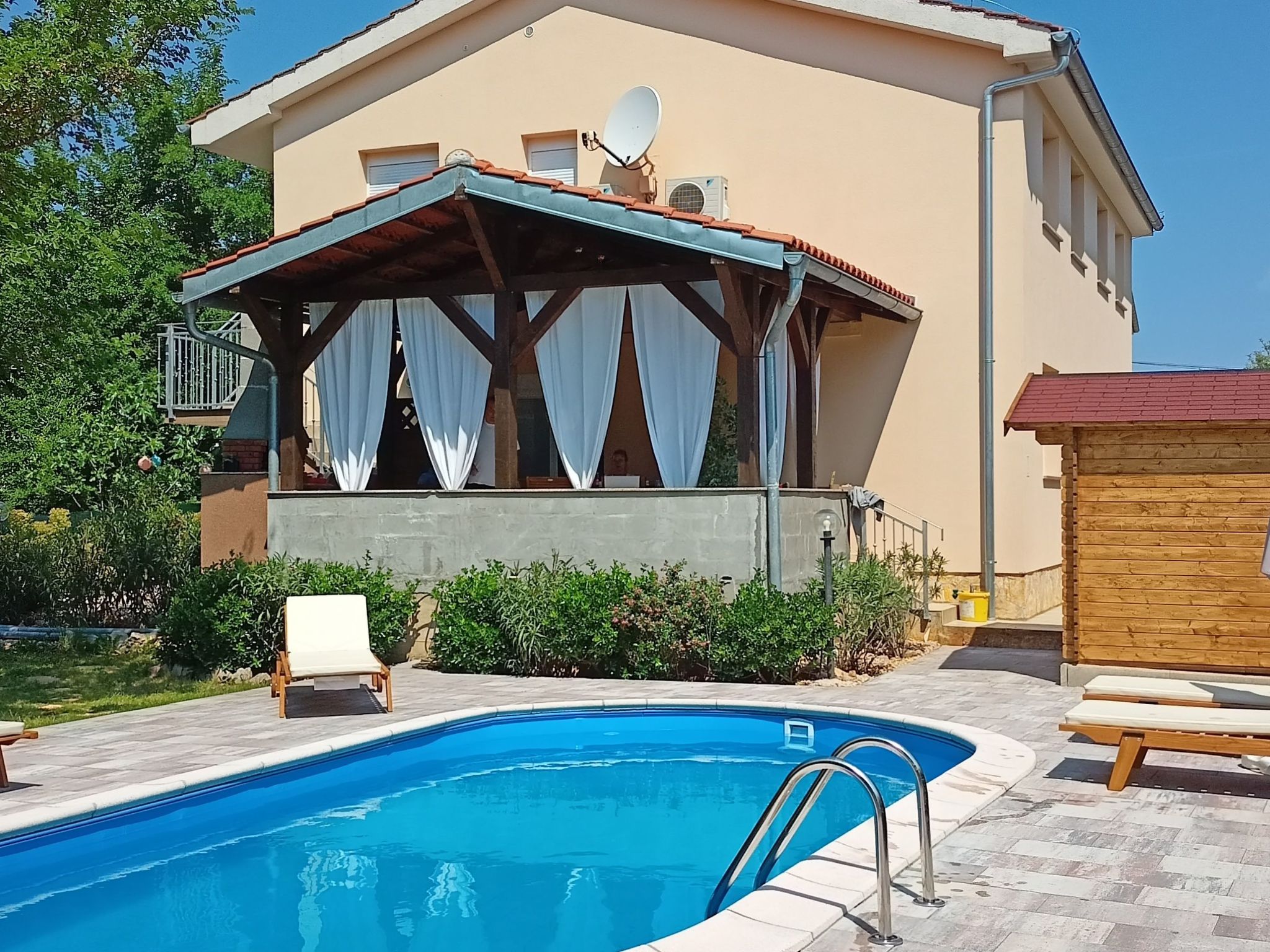 Photo of in Šilo mit Gemeinschaftspool