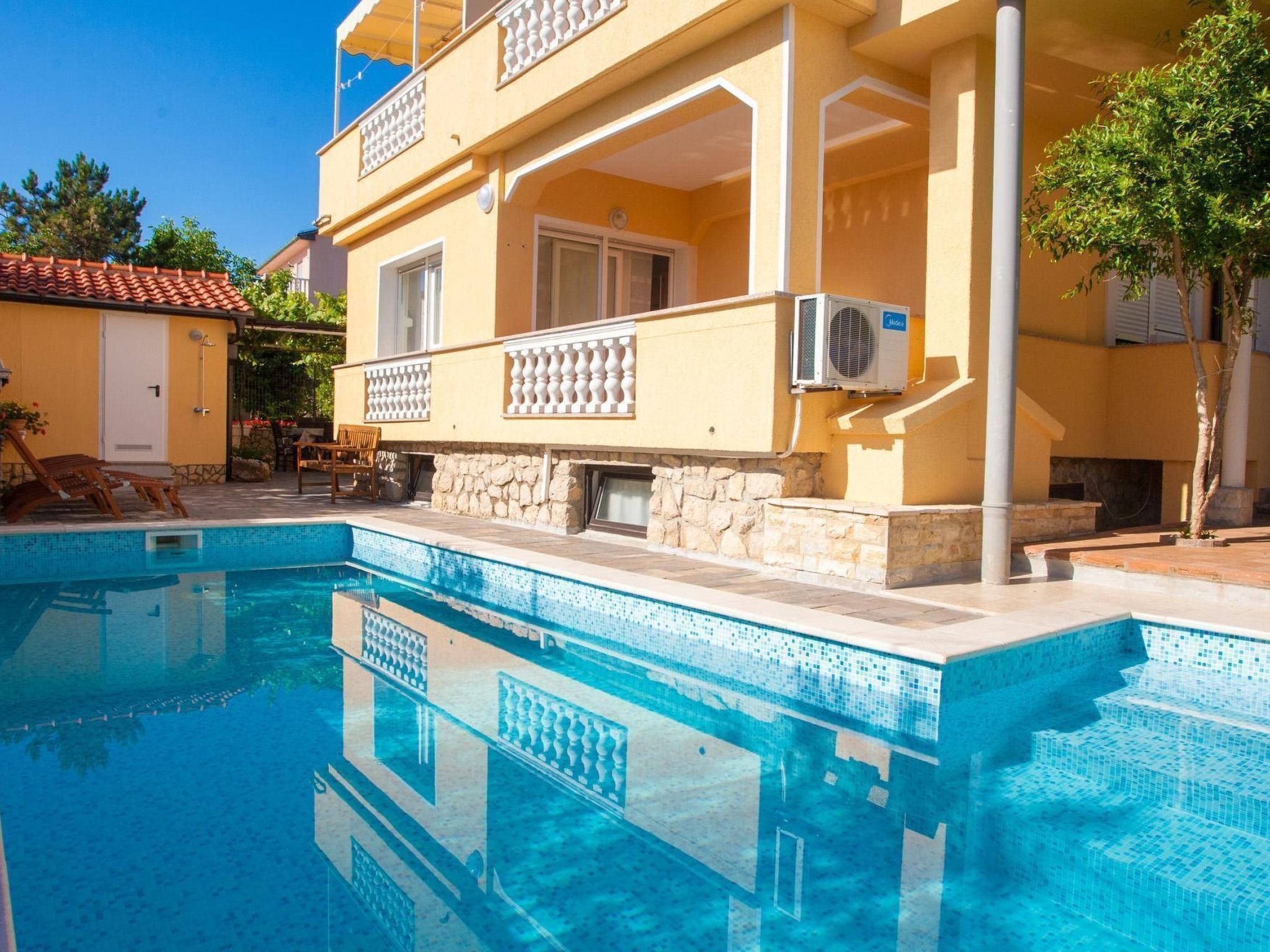 App mit Meerblick und Pool für 2-4 Personen-Inside