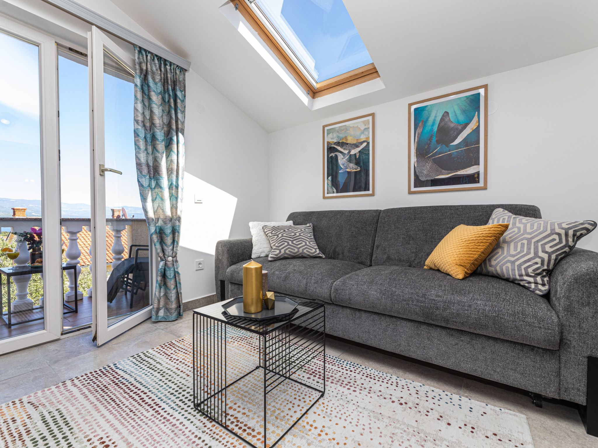 App mit Meerblick und Pool für 2-4 Personen-Inside