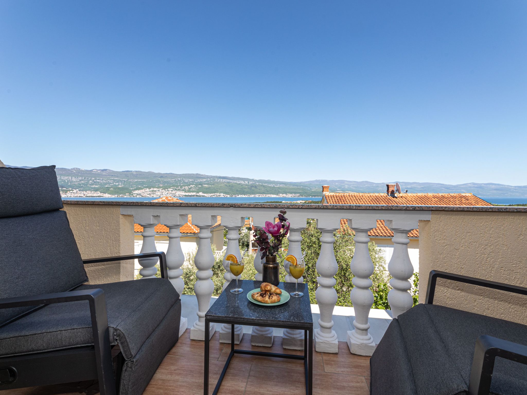 App mit Meerblick und Pool für 2-4 Personen-Inside